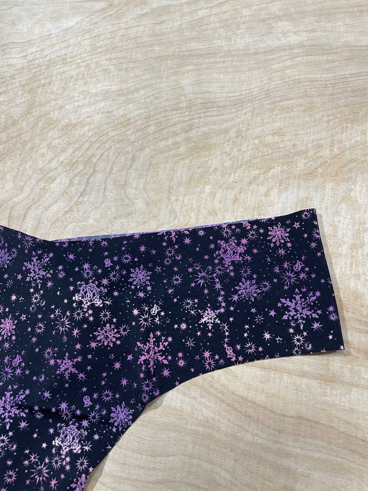 Victoria’s Secret Sexy Illusions No-show Thong Panty Black Pink Snowflake Sz XL