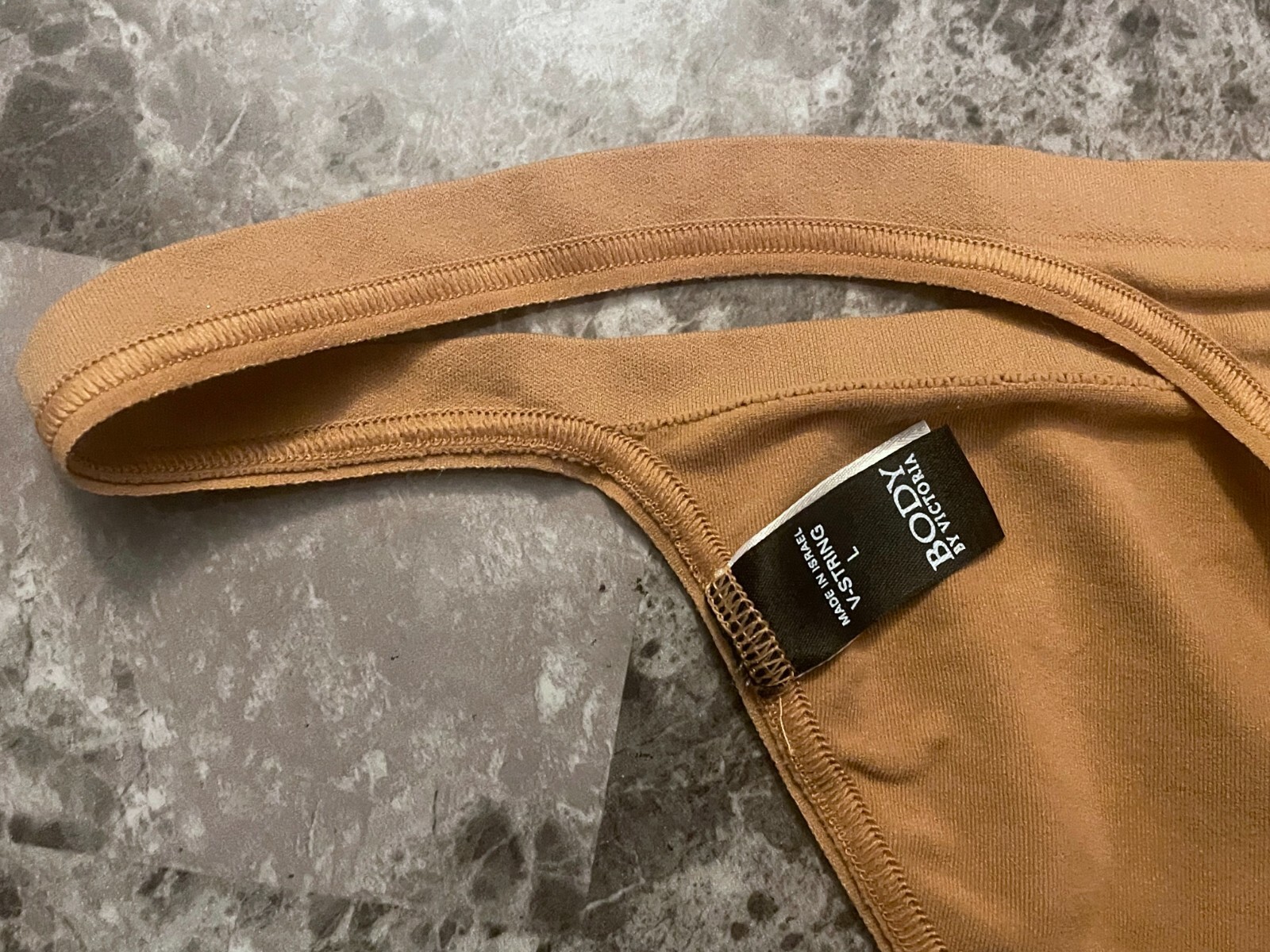 NWOT BODY BY VICTORIA’S SECRET L TAN NUDE SEAMLESS VINTAGE RARE V STRING PANTIES