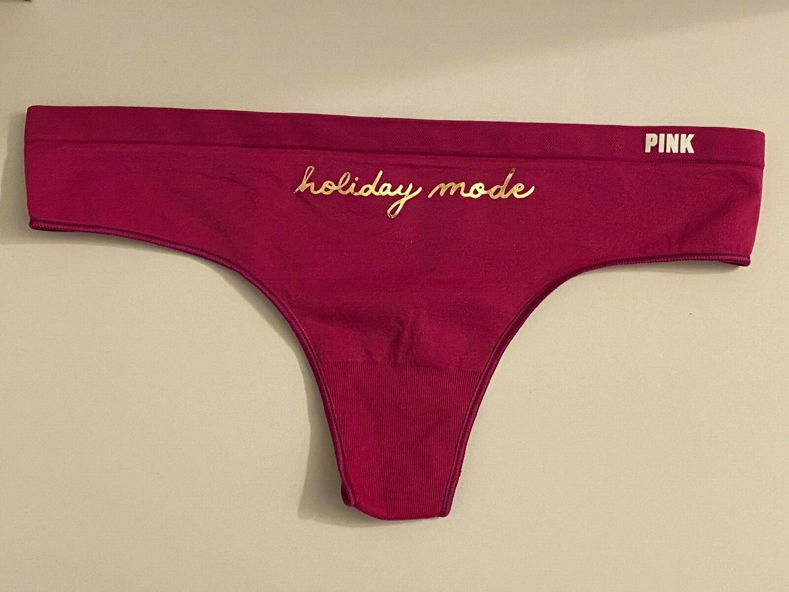NWT Victoria’s Secret Pink No Show Seamless Thong Pantie Holiday Mode Medium