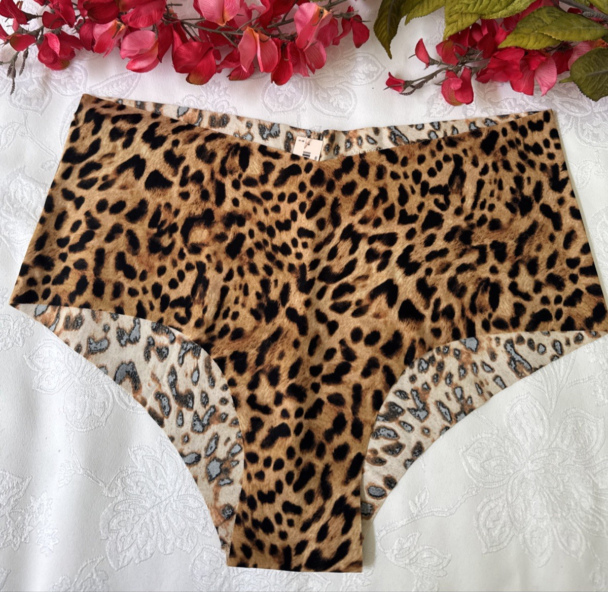 VICTORIA’S SECRET L BROWN BLACK ANIMAL PRINT SILKY CHEEKY SEAMLESS PANTIES NWT
