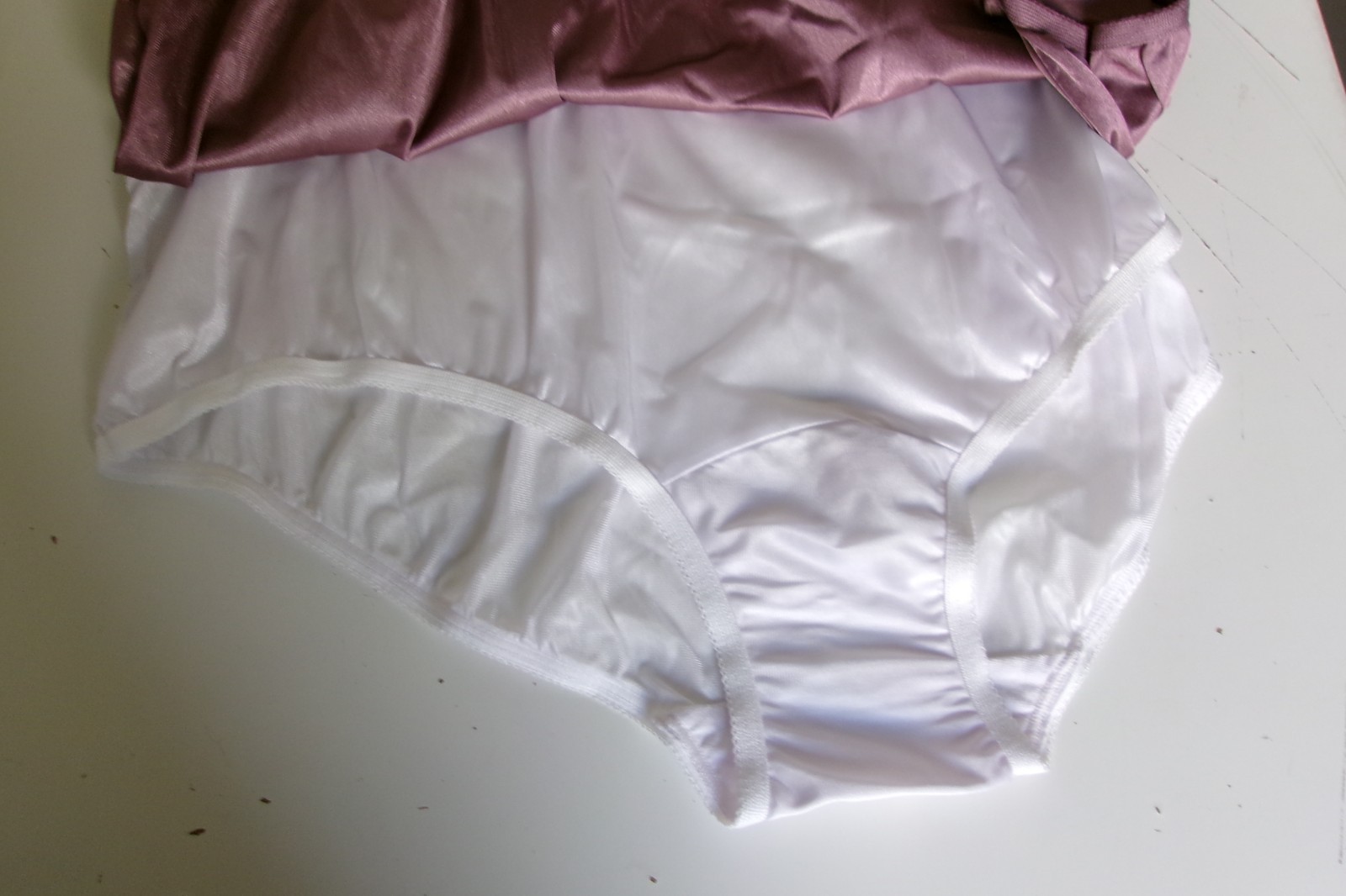 Three Vanity Fair Ravissant Brief Size 9 Mauve Burgandy and White Style 15711