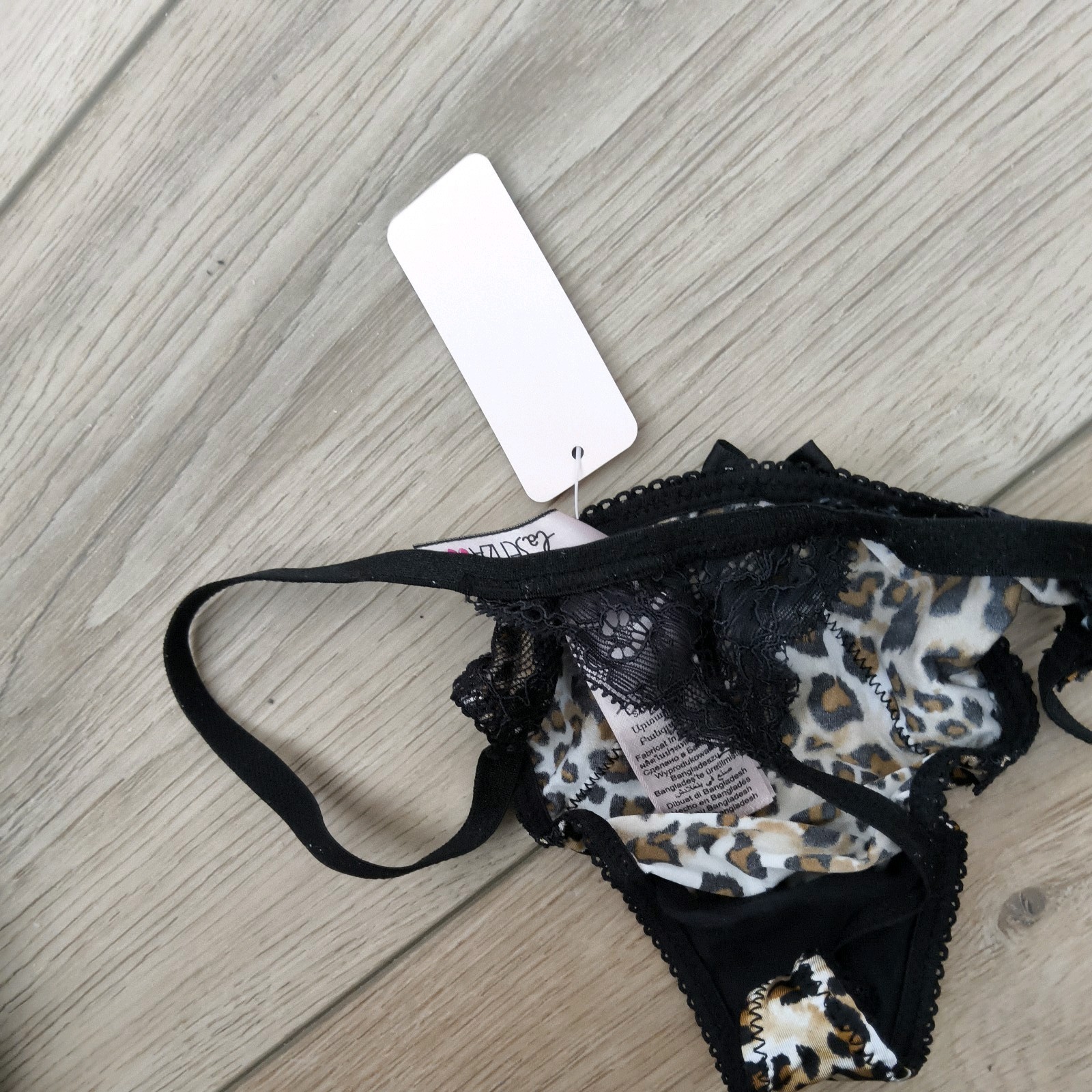 BNWT Vintage La Senza Lace Trim Leopard Print Thong Size 10-12