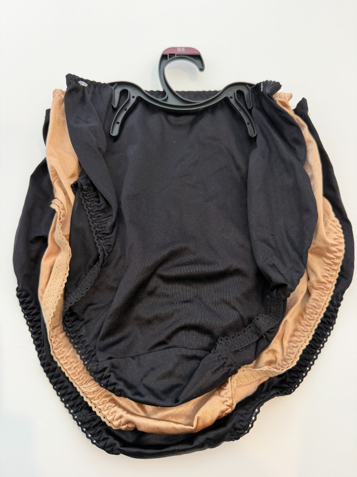 Vanity Fair Radiant Panties Undershapers Light Control 3 Pair Briefs Sz S/5
