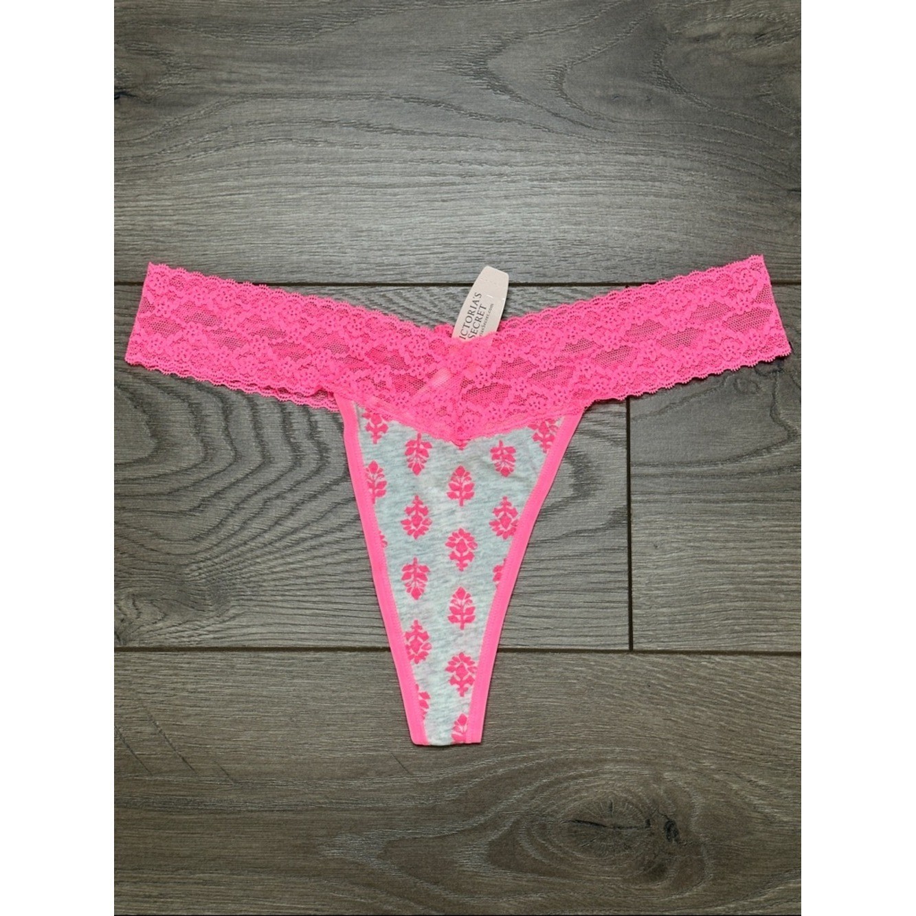 Victoria’s Secret 2015 Low Rise Thong Panty Pink Gray Size Medium