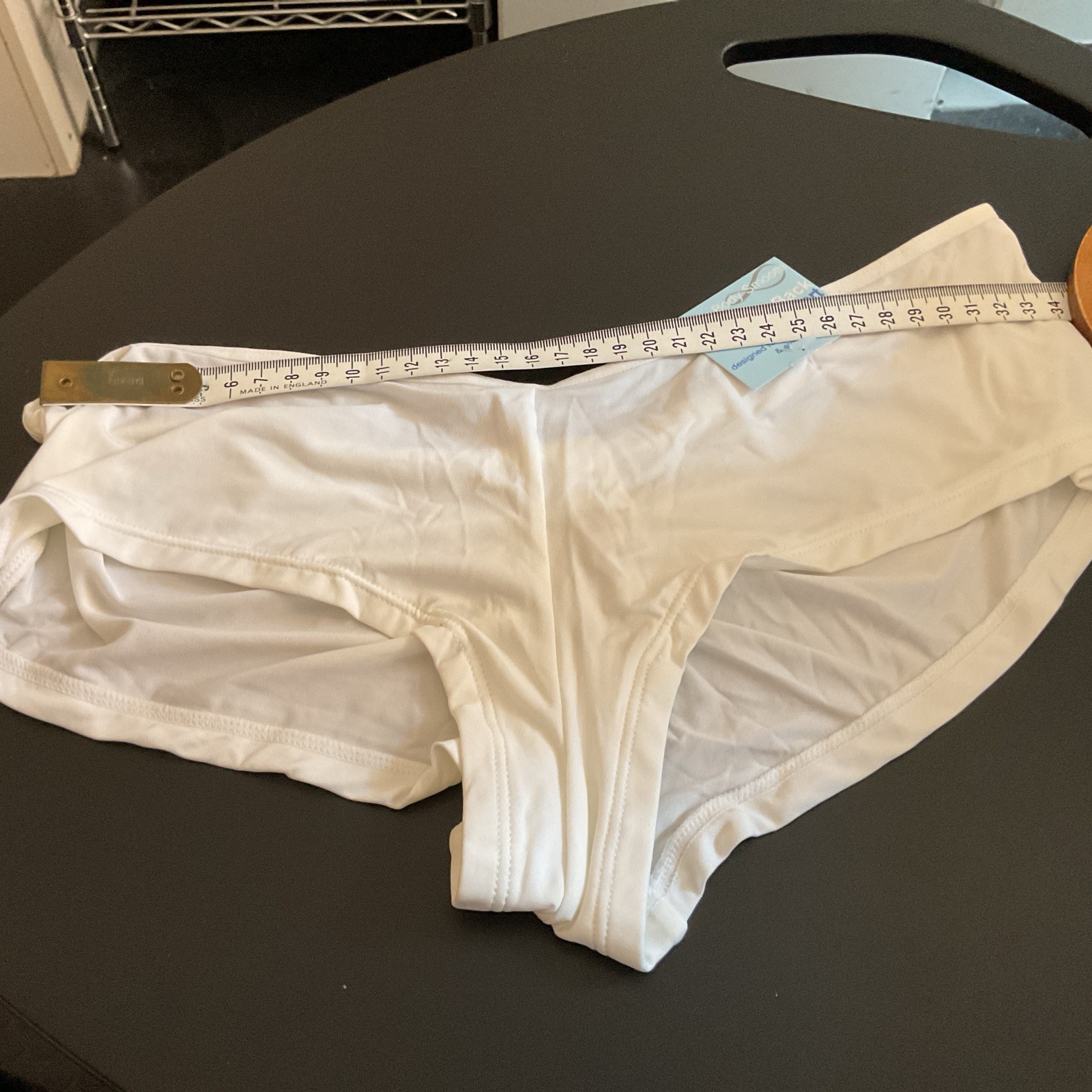 BNWT 4 BODY SMOOTH Dipped Back short briefs. 3 black 1 white