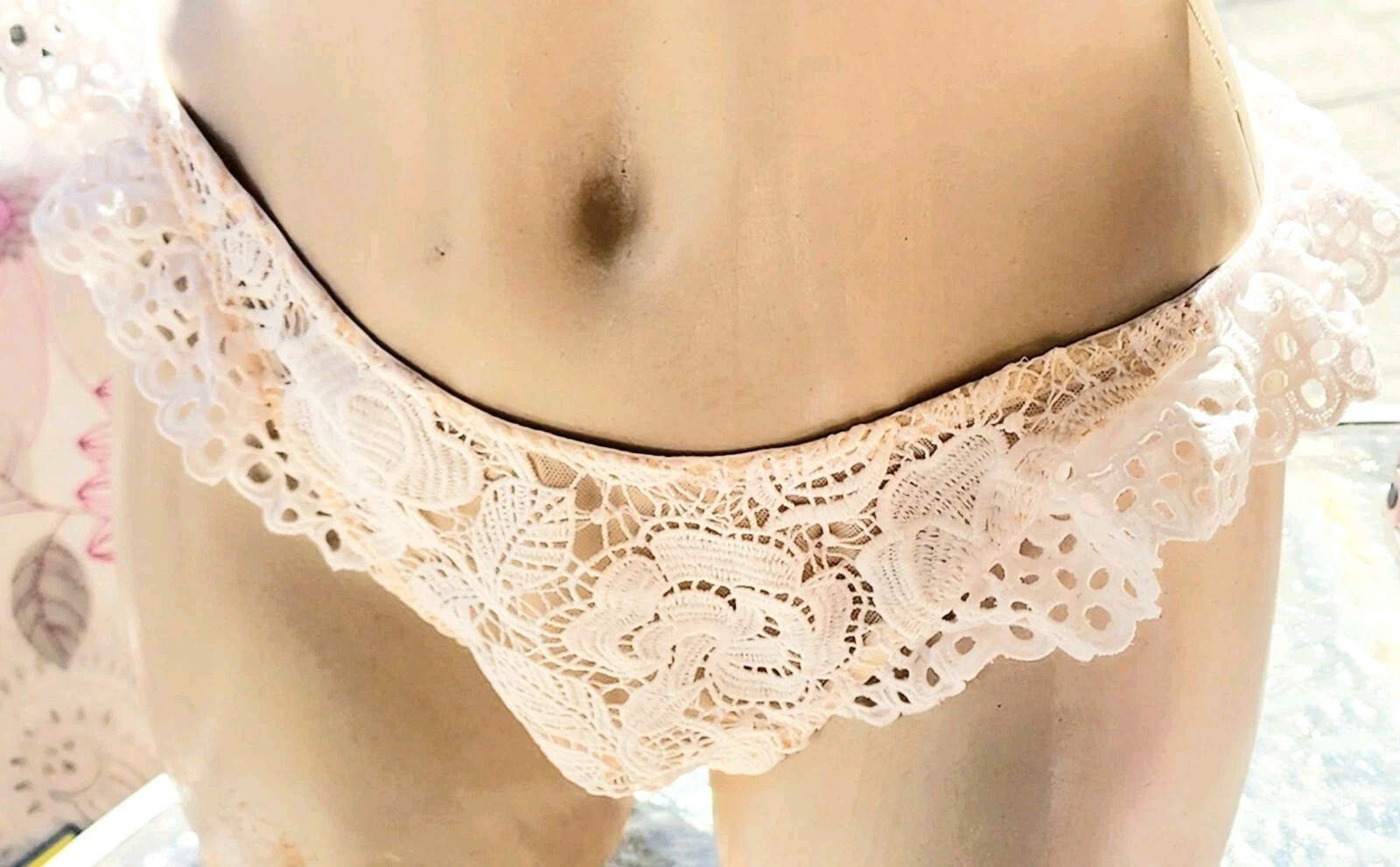 Victorias secret Vintage NWT Ivory Ruffled Floral Lace M Panty Thong String