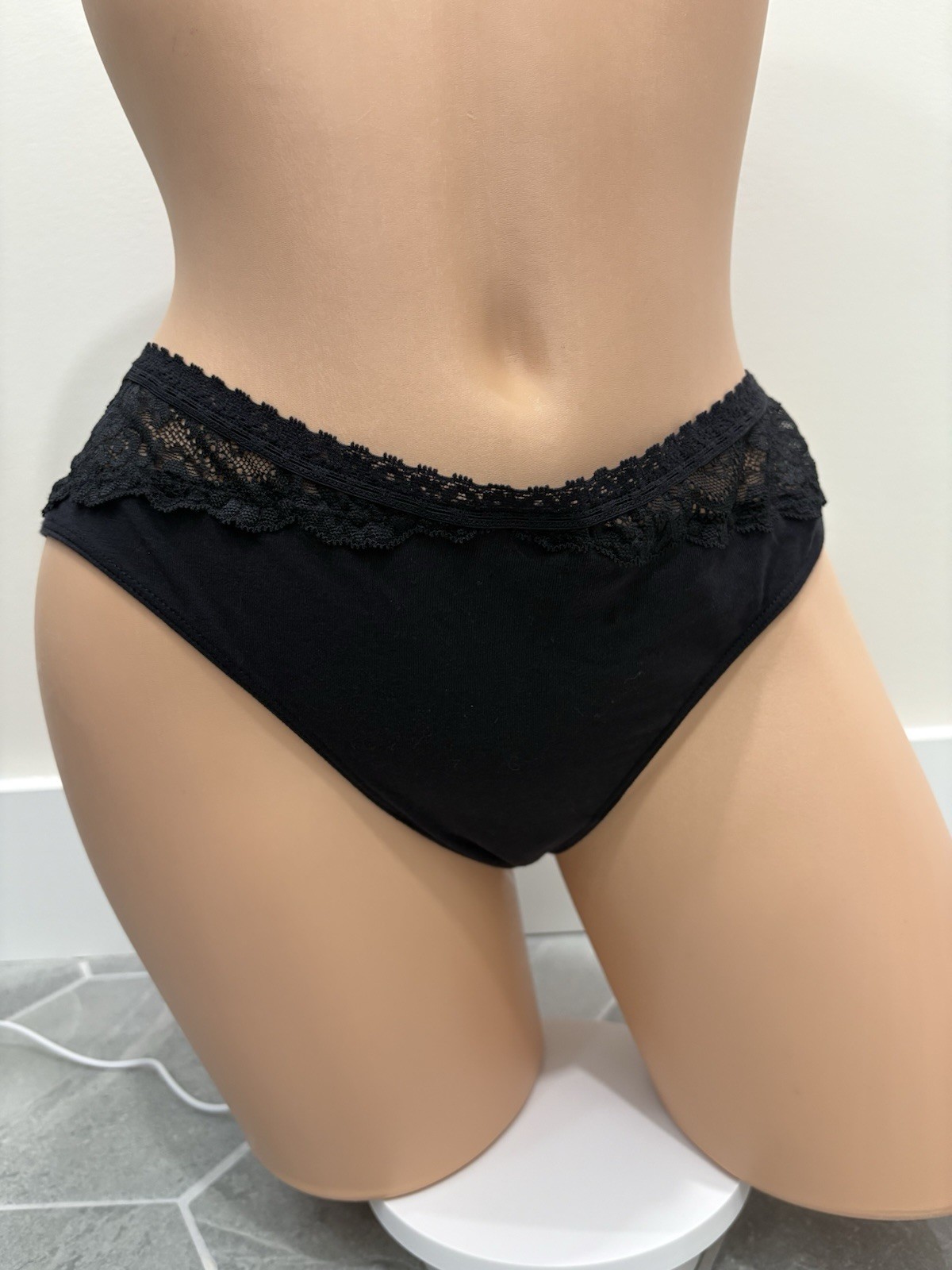 Iris & Lily Hipster Black String Thong Panties Medium Cotton & Lace Blend NWOT