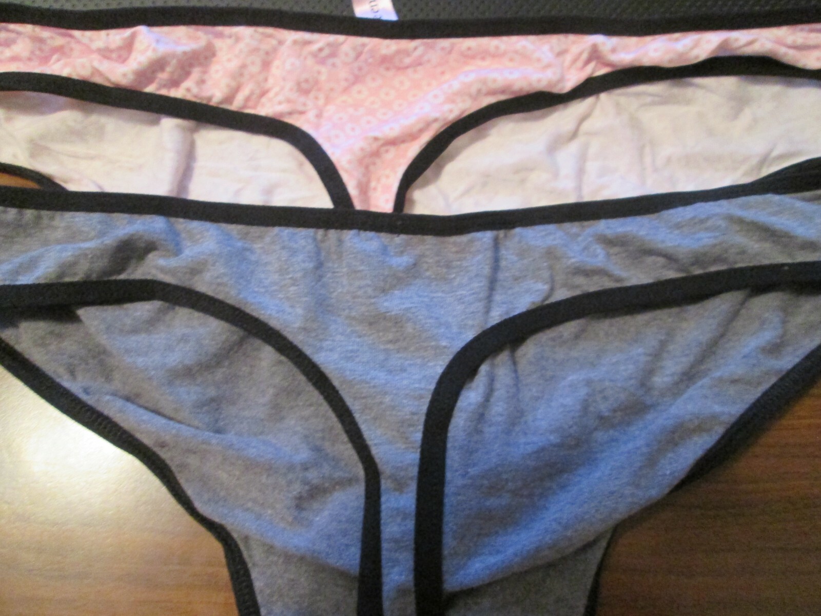 New 2 la Vie en Rose Thongs Size XL 1 each Pink Flowers & Gray w/Black Edge