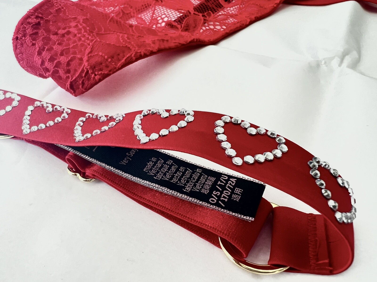 NEW VICTORIAS SECRET HEARTBREAKER V STRING THONG PANTY & LEG GIFT SET SMALL