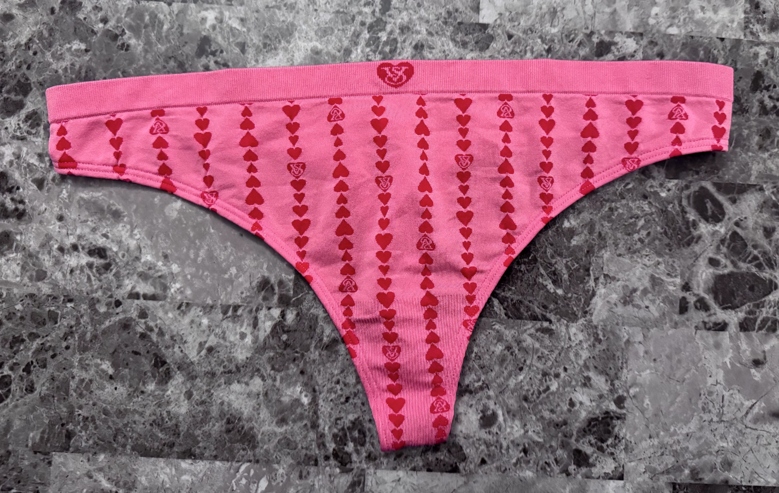 NWT VICTORIA’S SECRET L PINK RED HEART MONOGRAM STRETCH SEAMLESS THONG PANTIES