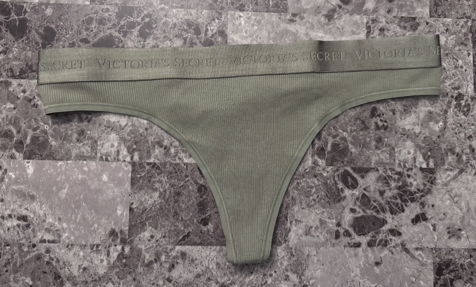 NWT VICTORIA’S SECRET LARGE GREEN RIBBED KNIT THICK LOGO BAND RARE THONG PANTIES