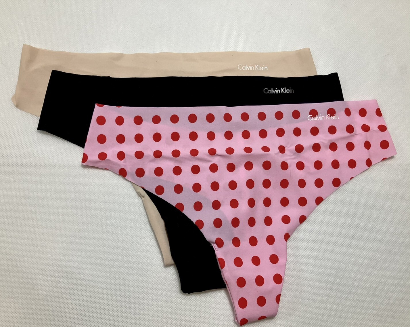 NWT Calvin Klein Women’s S 3 Pack Invisibles Thong Underwear Panties QD3558