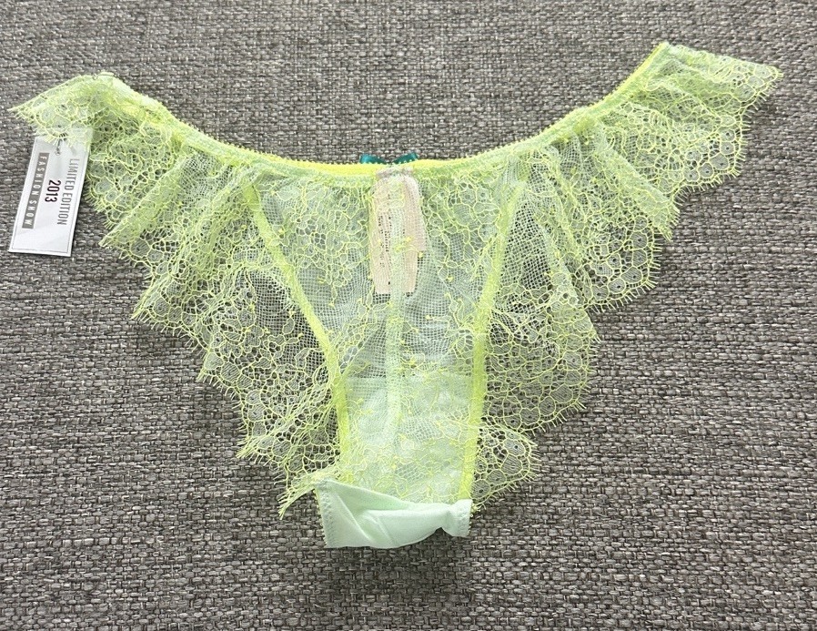 2013 Limited Edition Fashion Show Victoria’s Secret Low Rise Cheekini Medium NWT