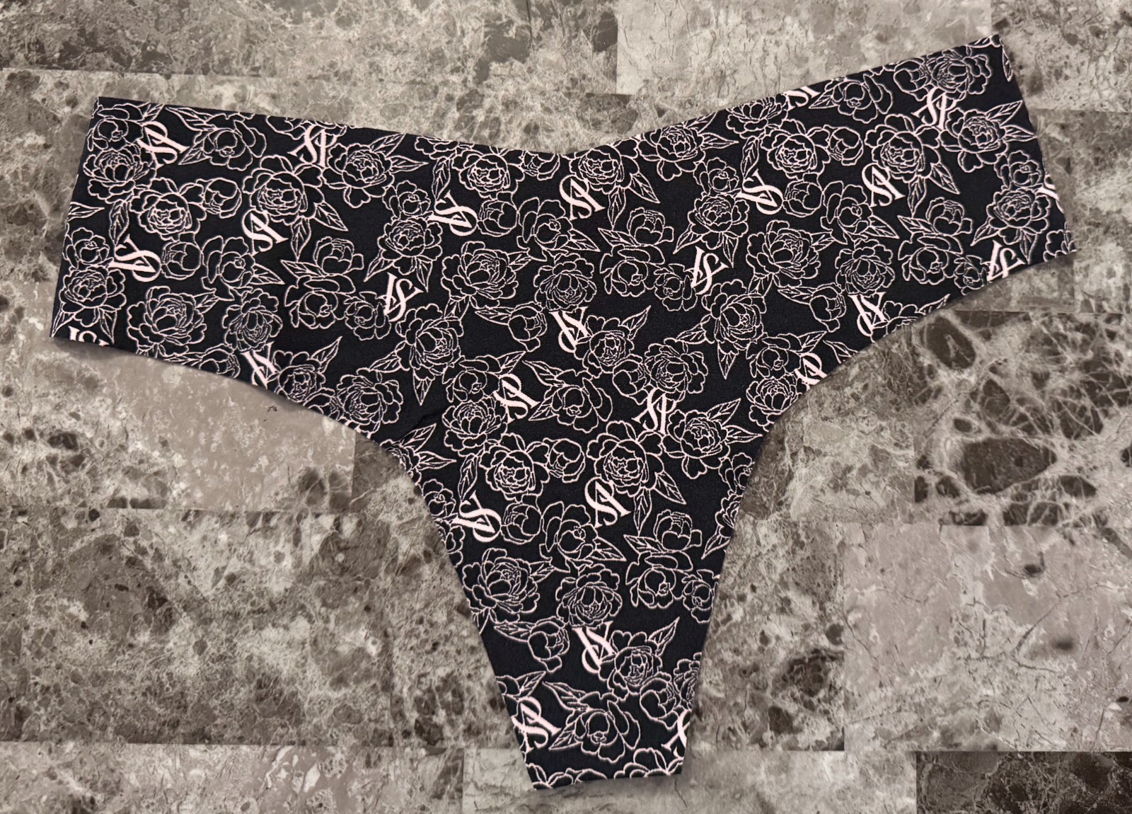 NWOT VICTORIA’S SECRET M PINK ROSE FLORAL LOGO RAW EDGE NO SHOW THONG PANTIES