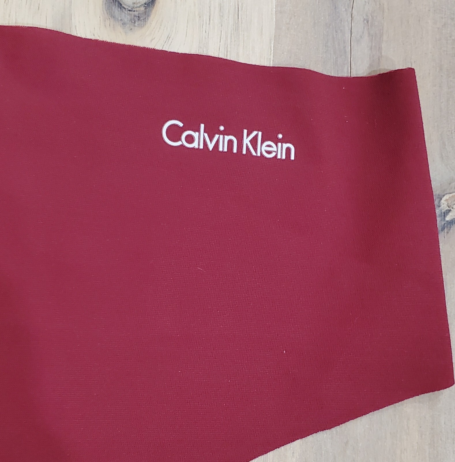 Calvin Klein Women’s Laser Cut No Show Thong Underwear Raspberry Jam Size X-Lar