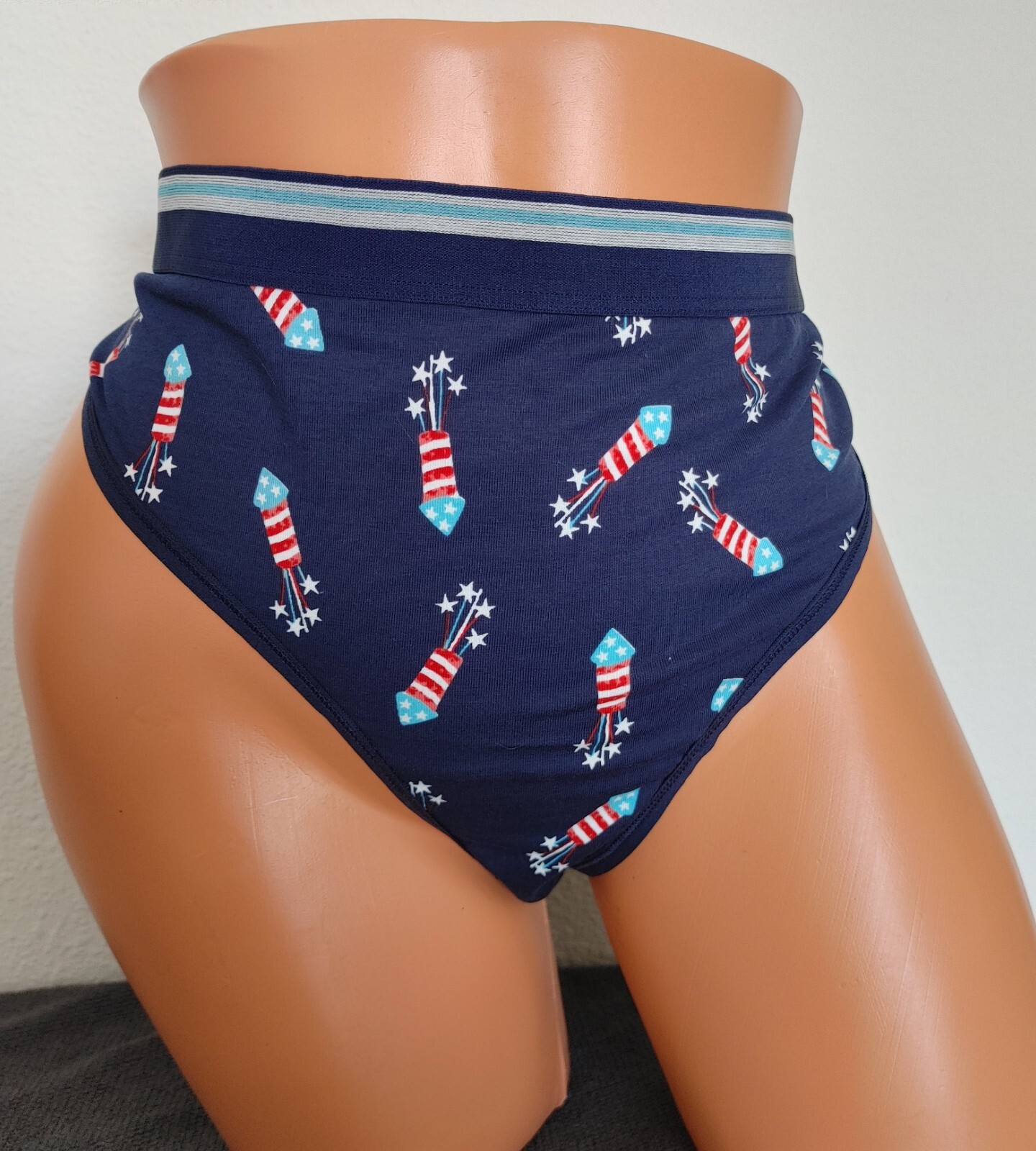 LANE BRYANT CACIQUE PLUS 18/20 COTTON THONG PANTY RED WHITE BLUE FIREWORKS STARS