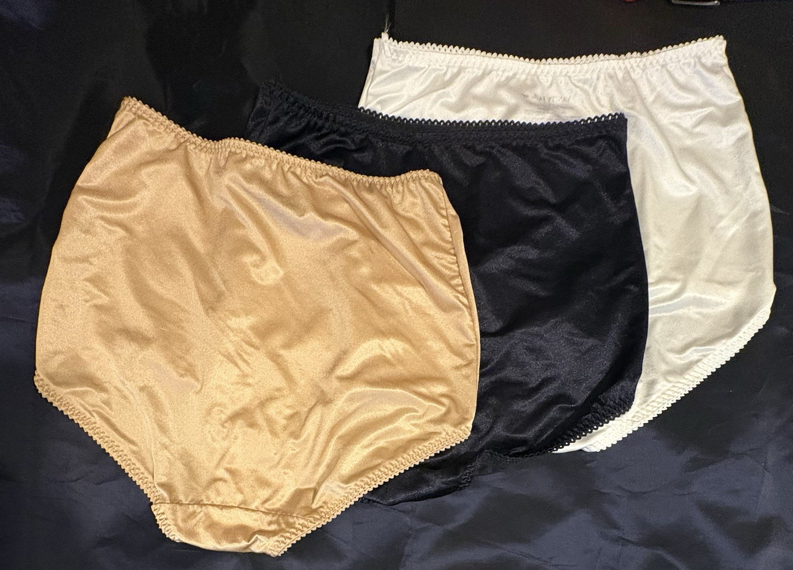 NWOT Vanity Fair Undershapers Underwear Womens L 3 Pack 30310 Black Nude White