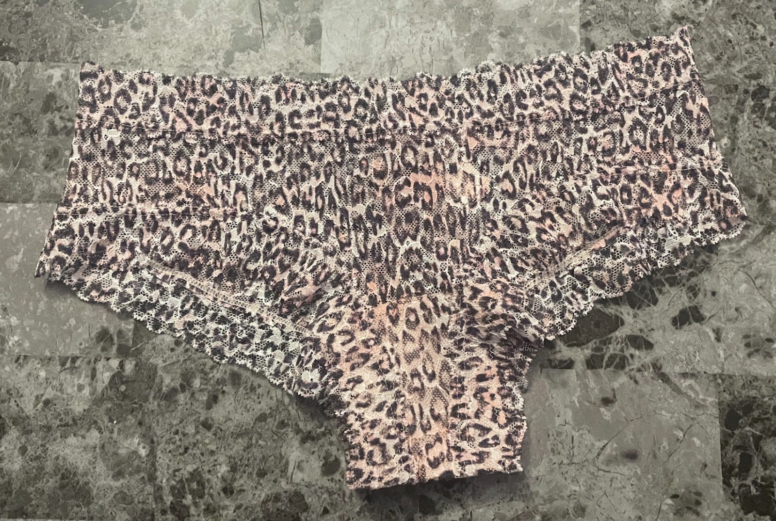 NWT VICTORIA’S SECRET WHITE PINK GRAY LEOPARD CHEETAH LACE LACIE CHEEKY PANTIES
