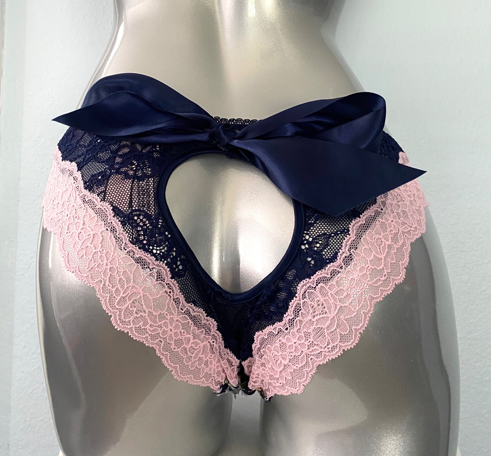Victoria’s Secret Cheekini Panty Dream Angels Appliqué Open Back Satin Bow S