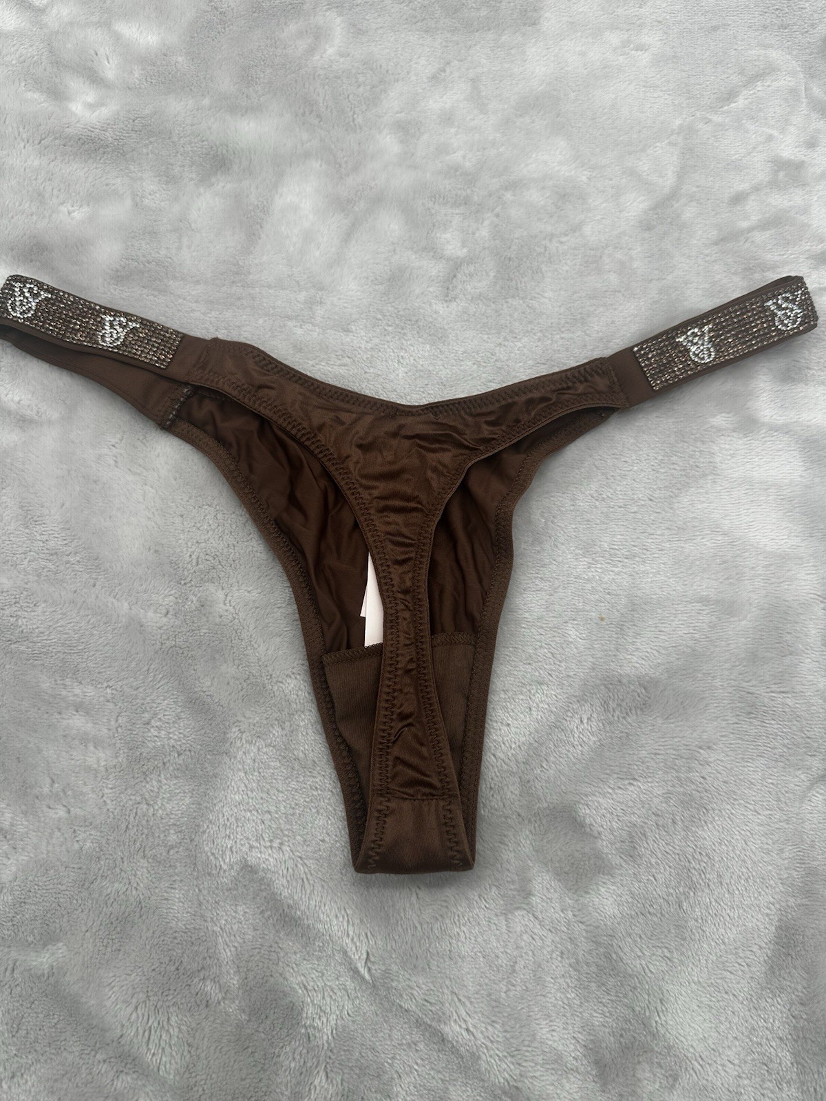 💕VICTORIA’S SECRET SHINE STRAP Thong Mousse SMALL💕