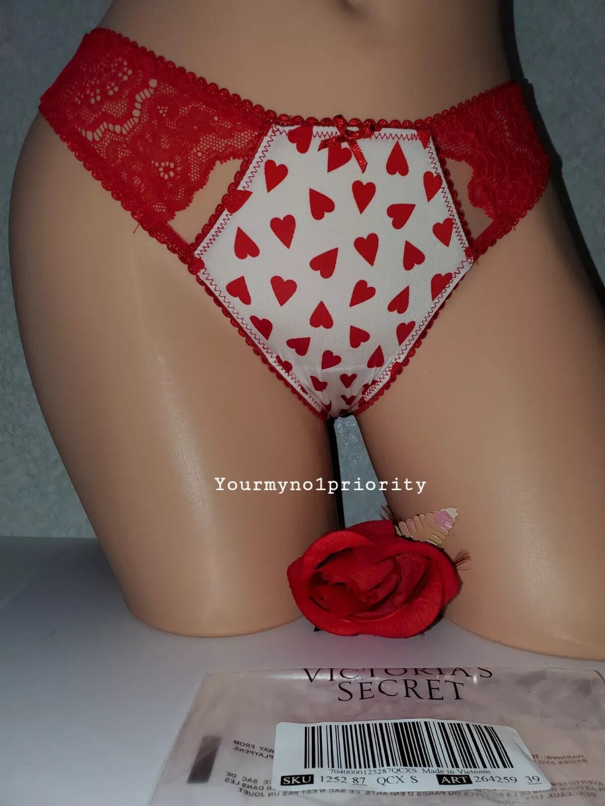 Victoria’s Secret Dream Angels Heart Print Lace Thong Silky Cut-Outs 18.50