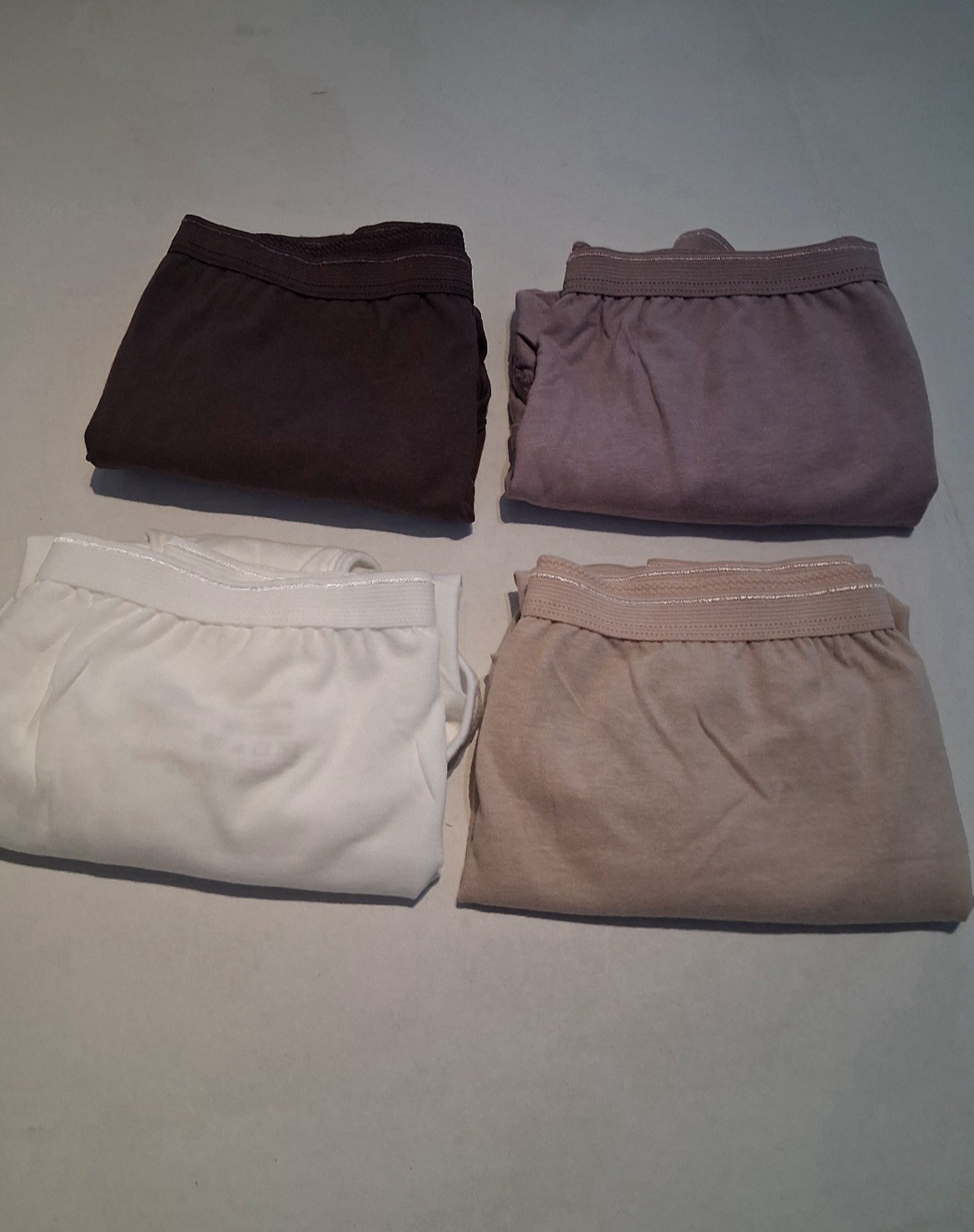Women’s Cotton Brief Underwear 4 pack size large(12/14). (AB)