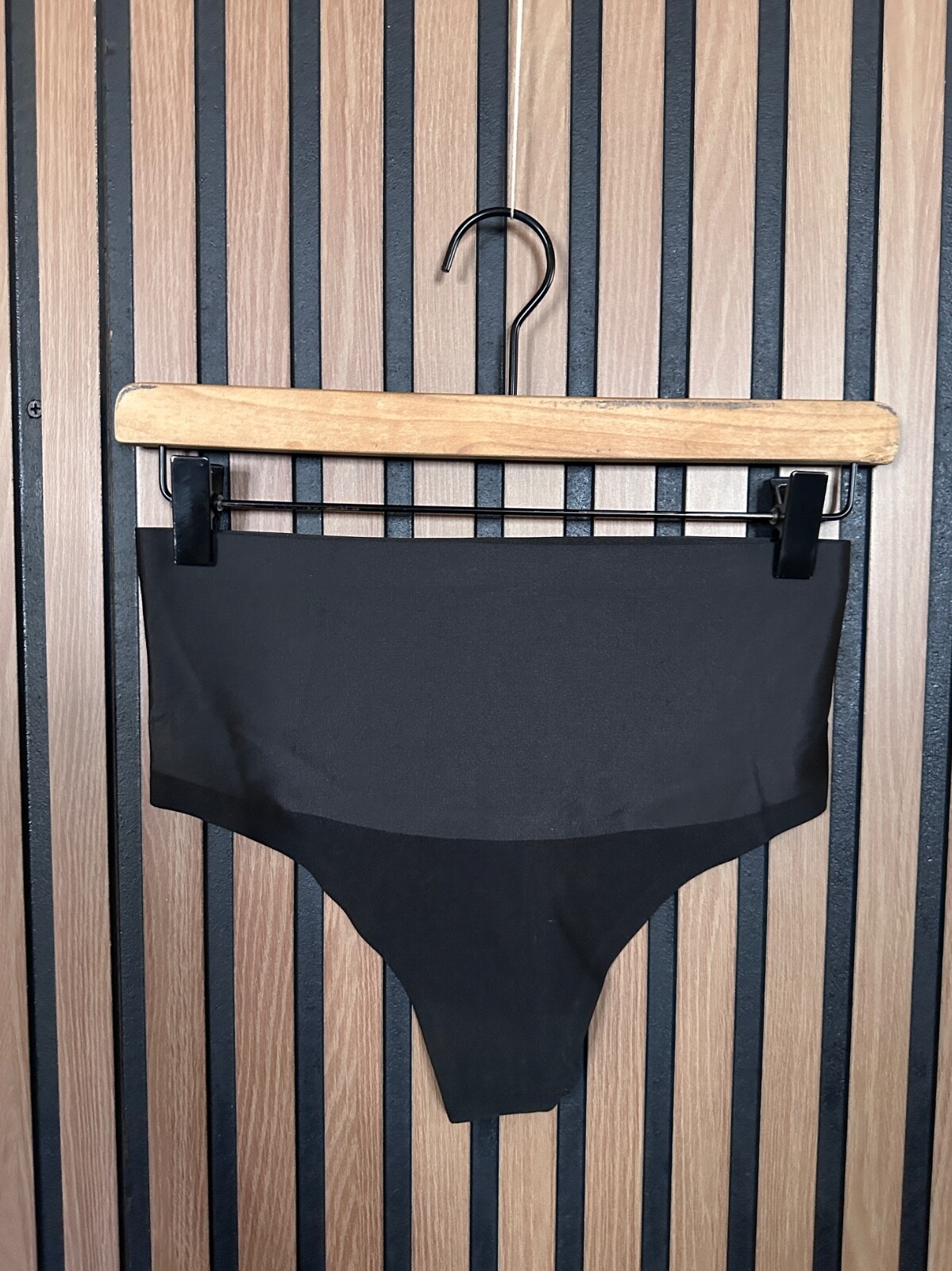 New Victoria’s Secret Panties Medium Black Body High Rise Support Thong / String