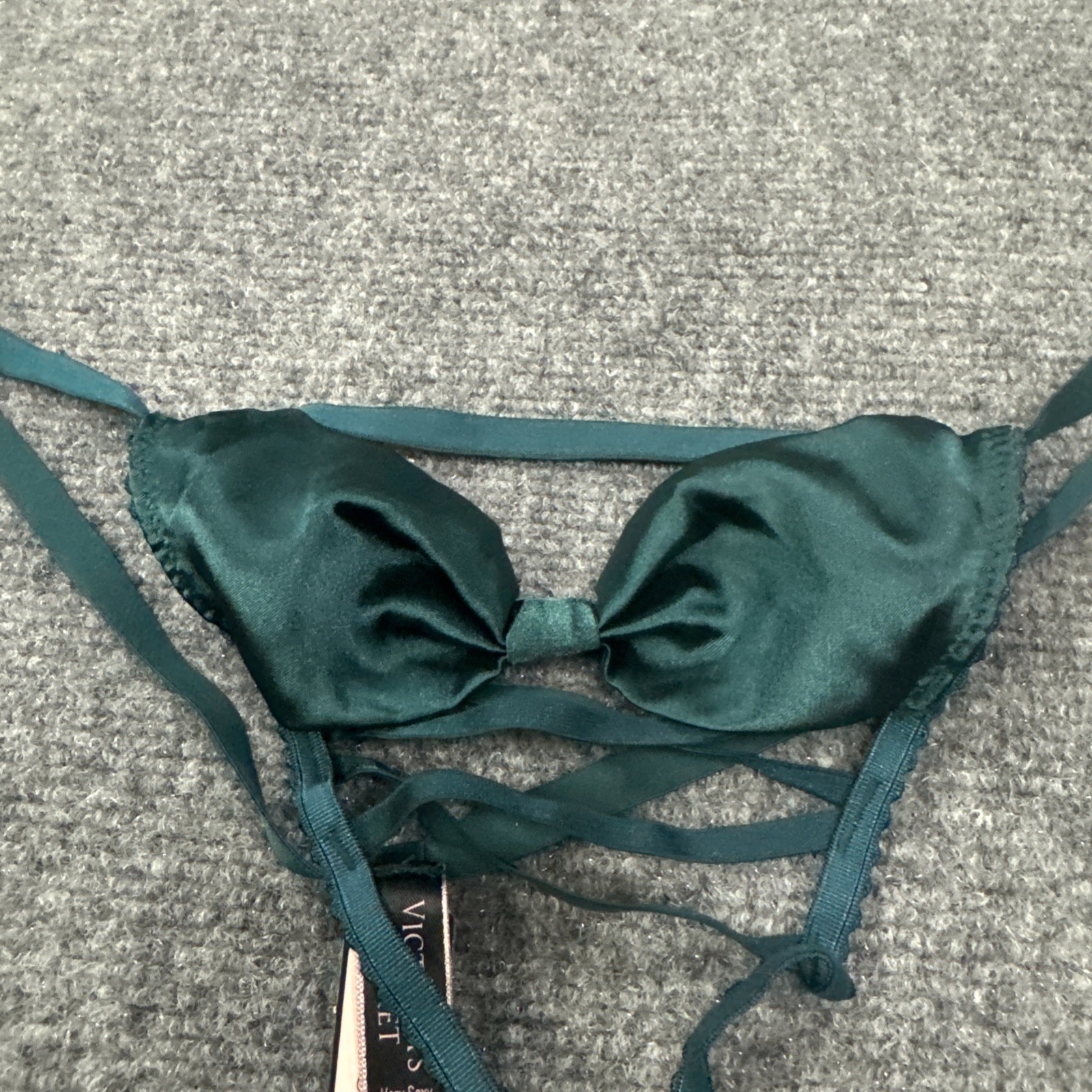 NWT VICTORIA’S SECRET GREEN SATIN SMOOTH LACE 2 PACK