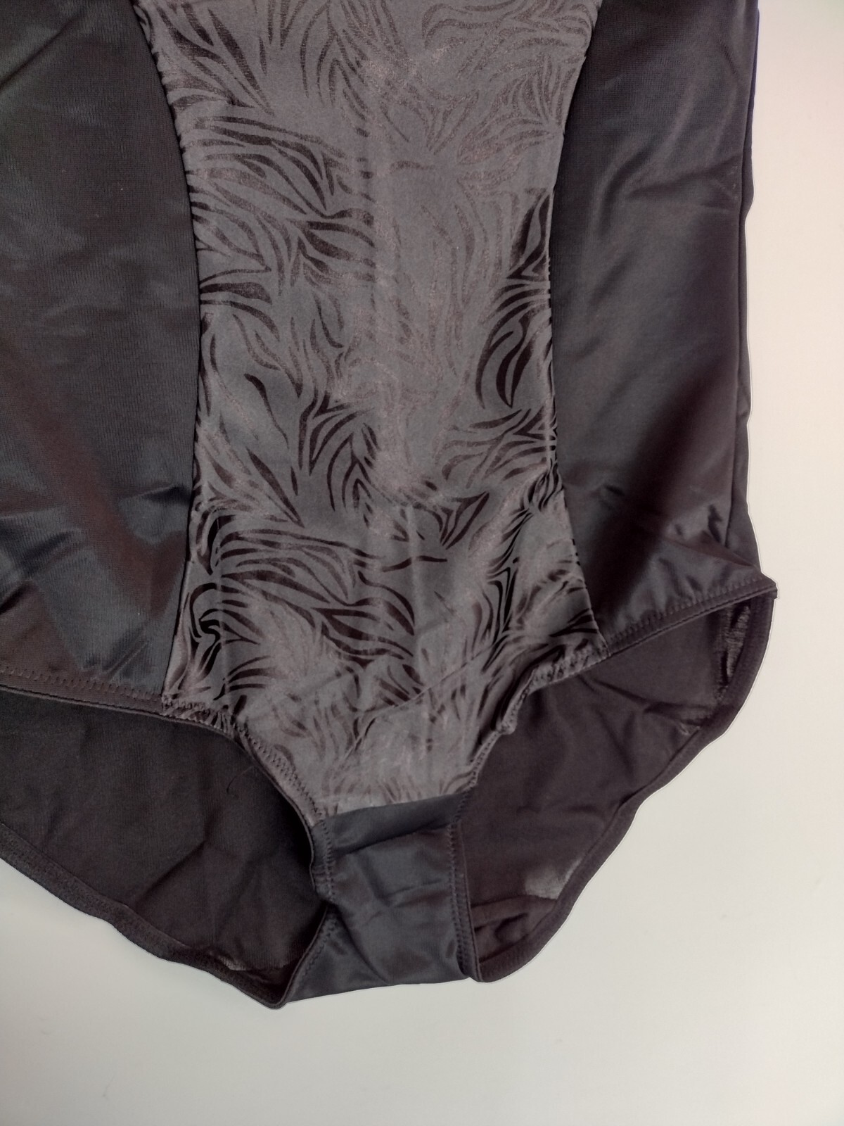 Maidenform Flexees Sculpts High Waist Brief Size Small F83061 Black