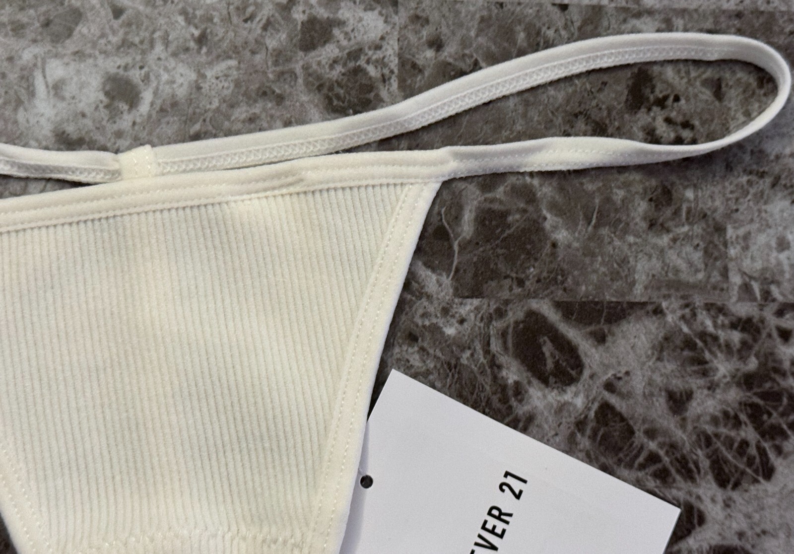 NWT FOREVER 21 MEDIUM IVORY RIBBED SEAMLESS STRETCH V STRING THONG PANTIES
