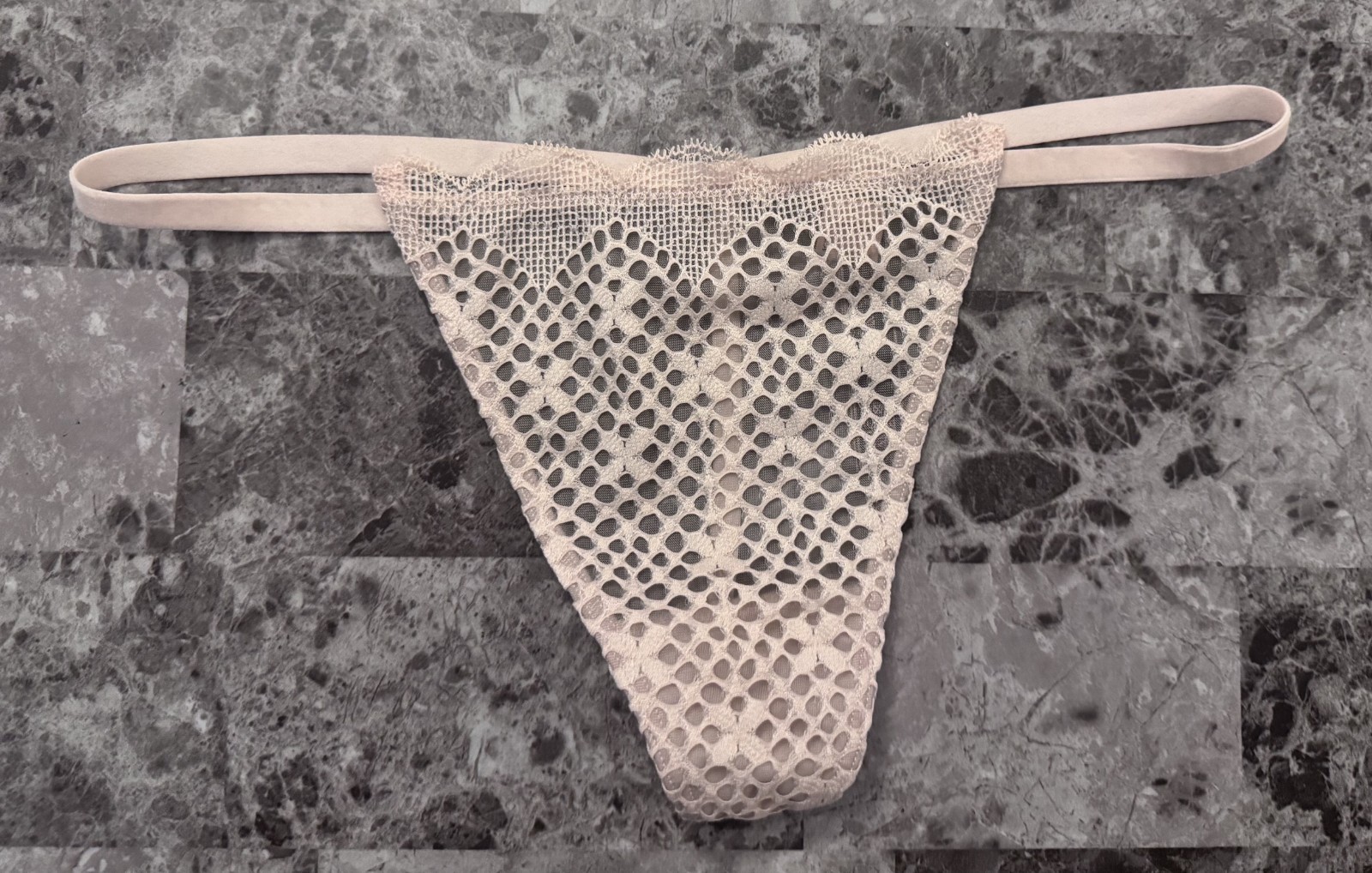 VICTORIA’S SECRET M PALE PINK NETTED LACE VELVET STRAPS RARE V STRING PANTIES