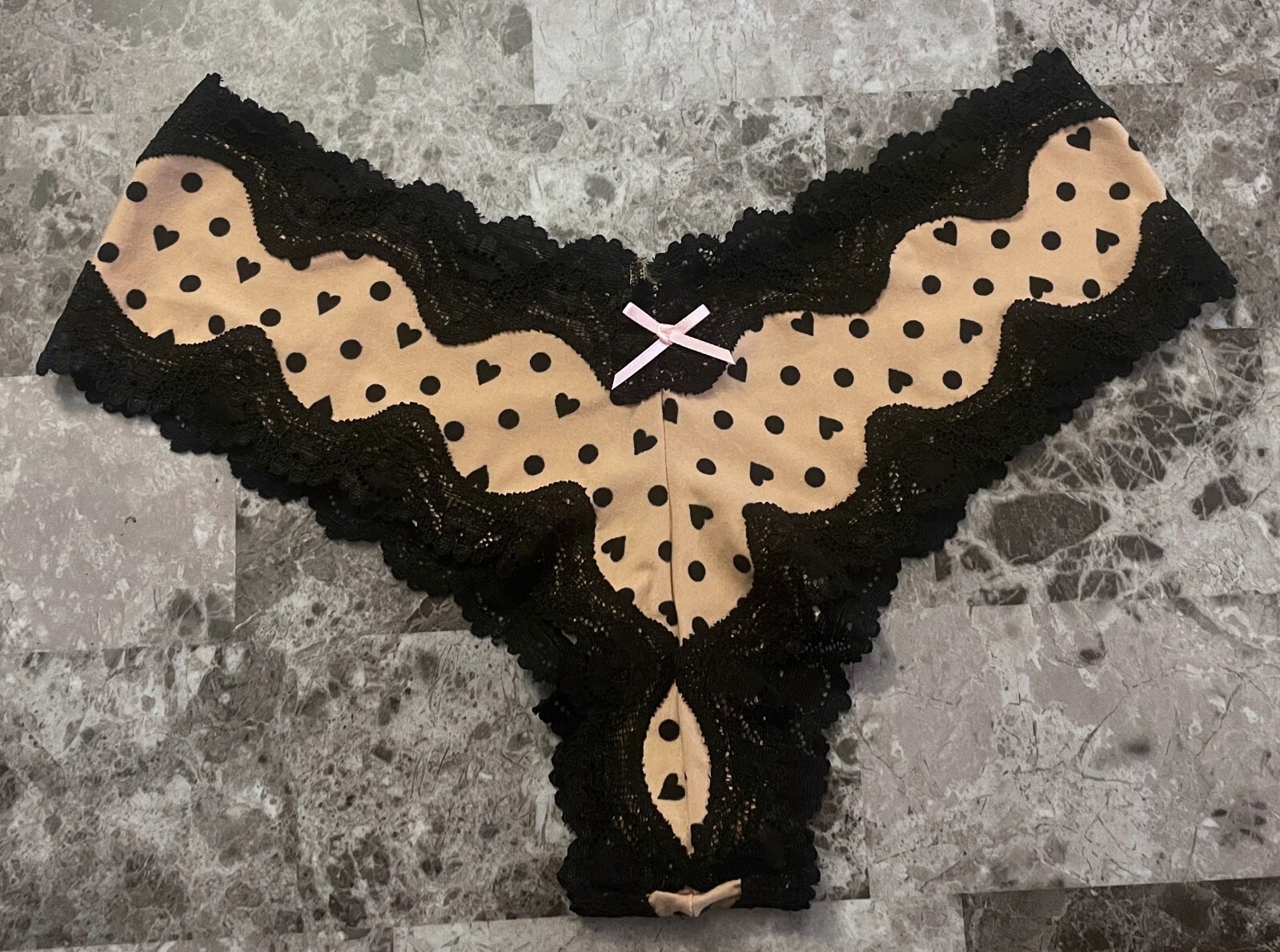 VICTORIA’S SECRET SEXY LITTLE THINGS S POLKA DOT HEART LACE RARE CHEEKY PANTIES