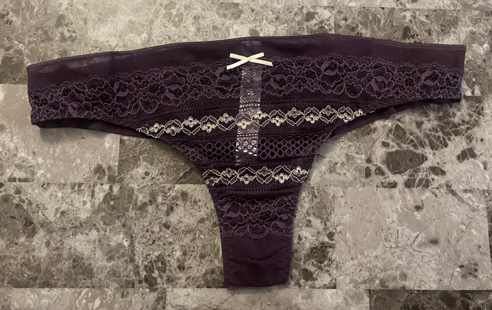 NWOT INTIMISSIMI LARGE PURPLE IVORY FLORAL LACE MESH RARE THONG PANTIES