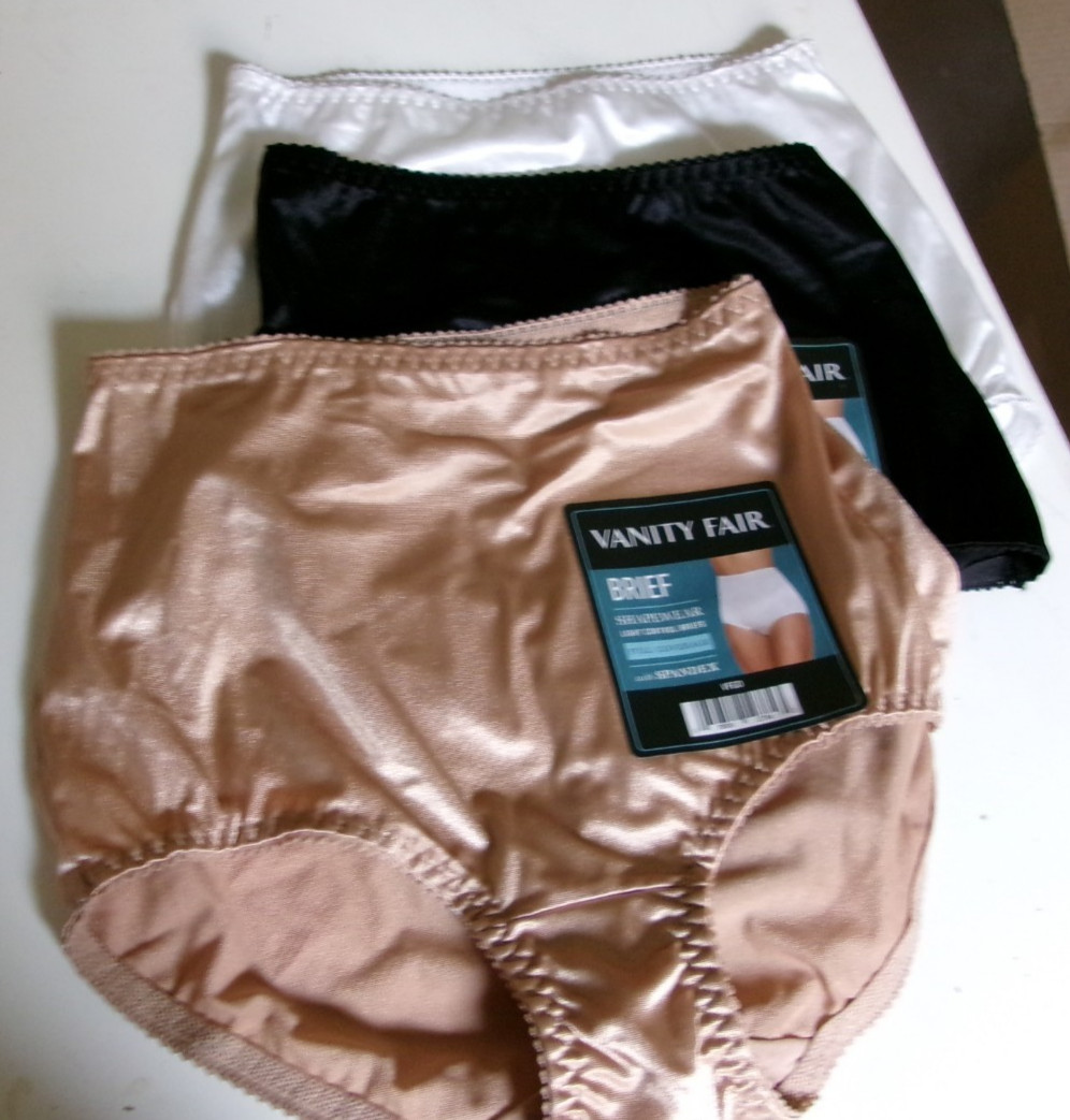 Three Vanity Fair Second skin shaping Brief size 5 Black white beige Style 40301