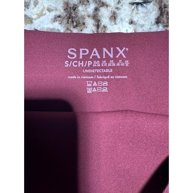 NWT SPANX undie-tectable wine sangria thong Size Small