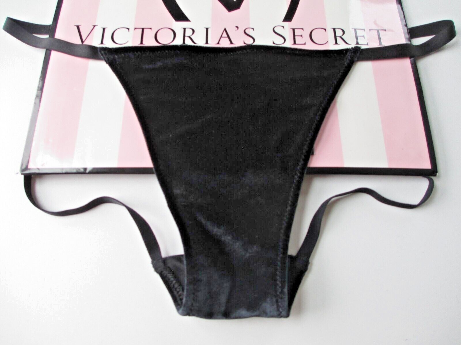VICTORIA’S SECRET VERY SEXY String Cheeky Panty Black Velvet Open Back Hardware