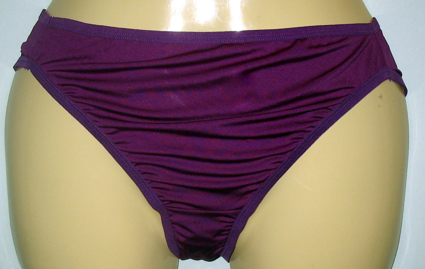 NEW – PURPLE SIZE 6 MED – POLY/SPANDEX – FRUIT OF THE LOOM PANTY 2″ SIDES