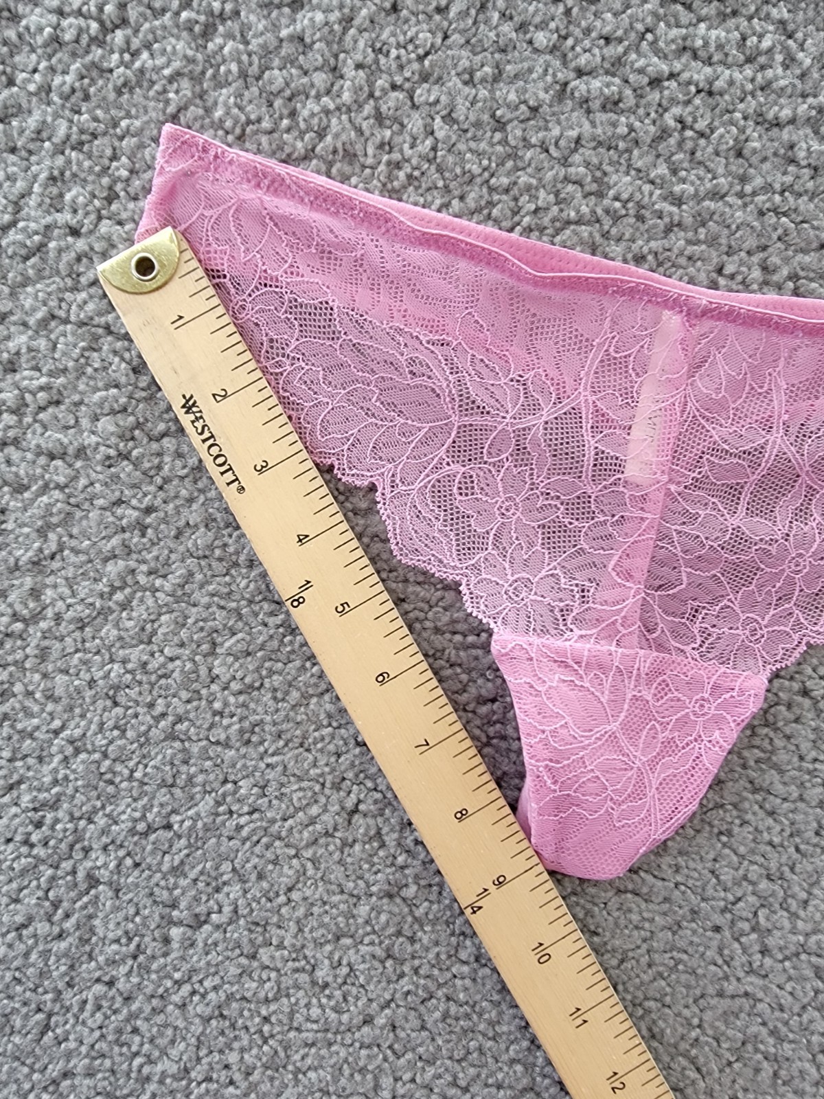On Gossamer Luxe Lace Scallop Edge Thong Women’s Small Pink Berry Pull On