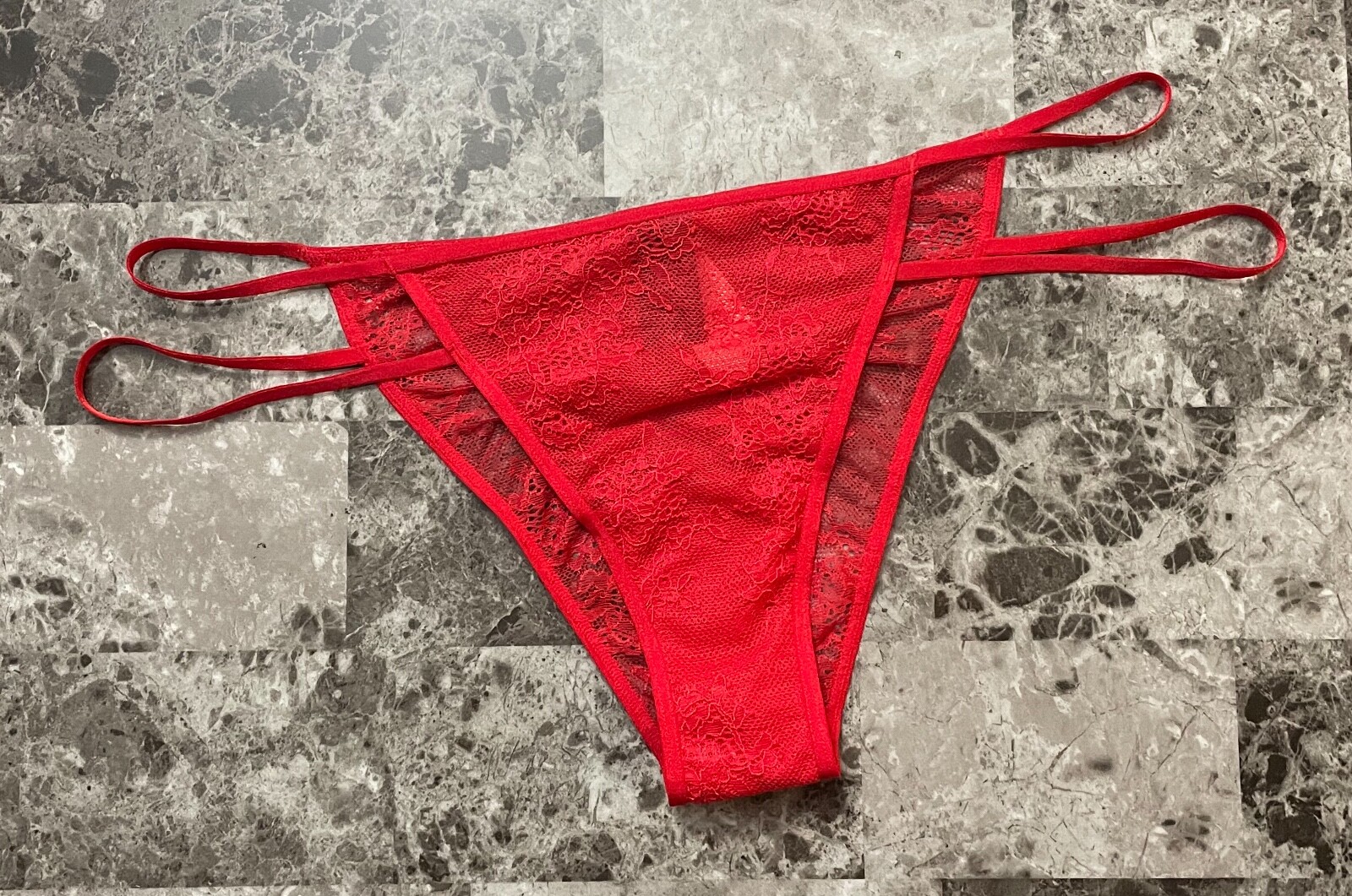 NWT VICTORIA’S SECRET RED FLORAL LACE STRAPPY RUCH BACK RARE ITSY CHEEKY PANTIES