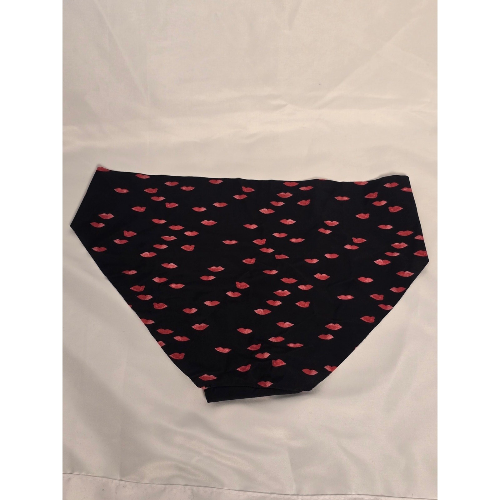 Auden Black invisible edge bikini underwear with Red Lip Print Size XL