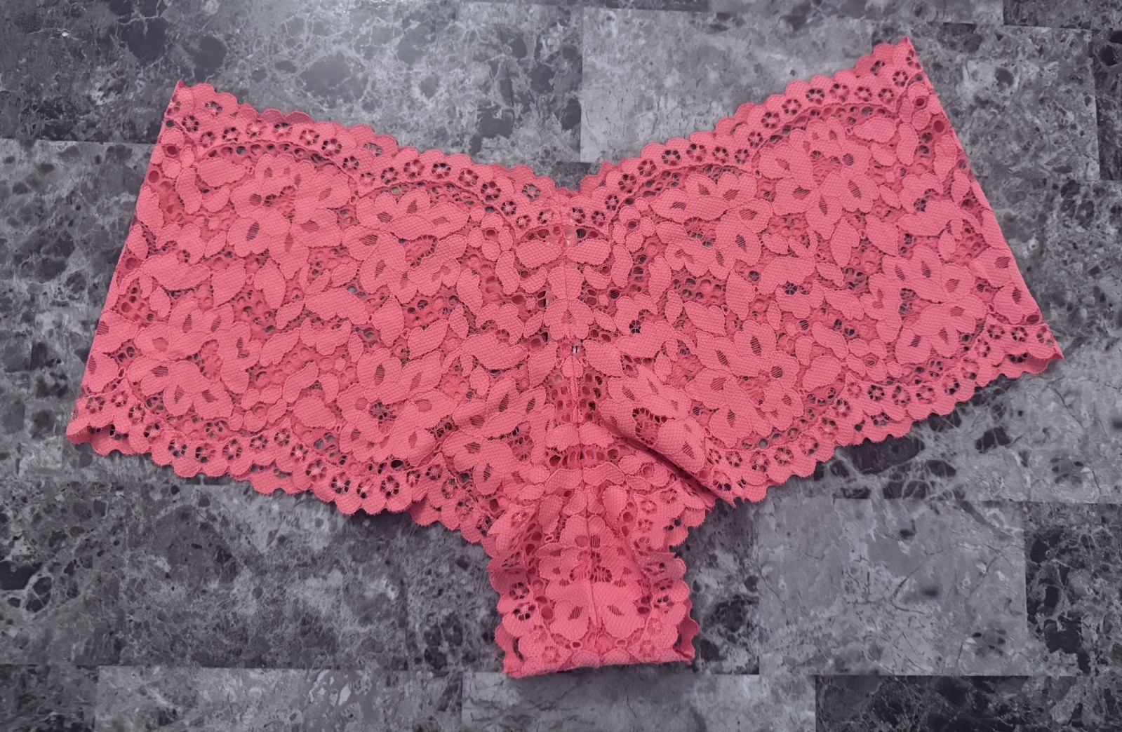 BODY BY VICTORIA’S SECRET M CORAL PINK FLORAL LACE RARE SHORTIE BOYSHORT PANTIES