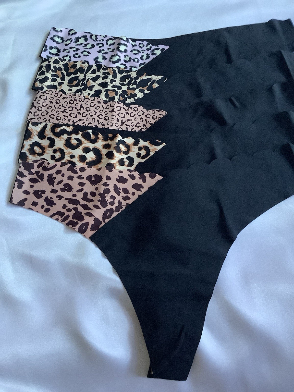 NWT Women’s Thong Panties Leopard Print Black Seamless High Rise Large 5 Pack
