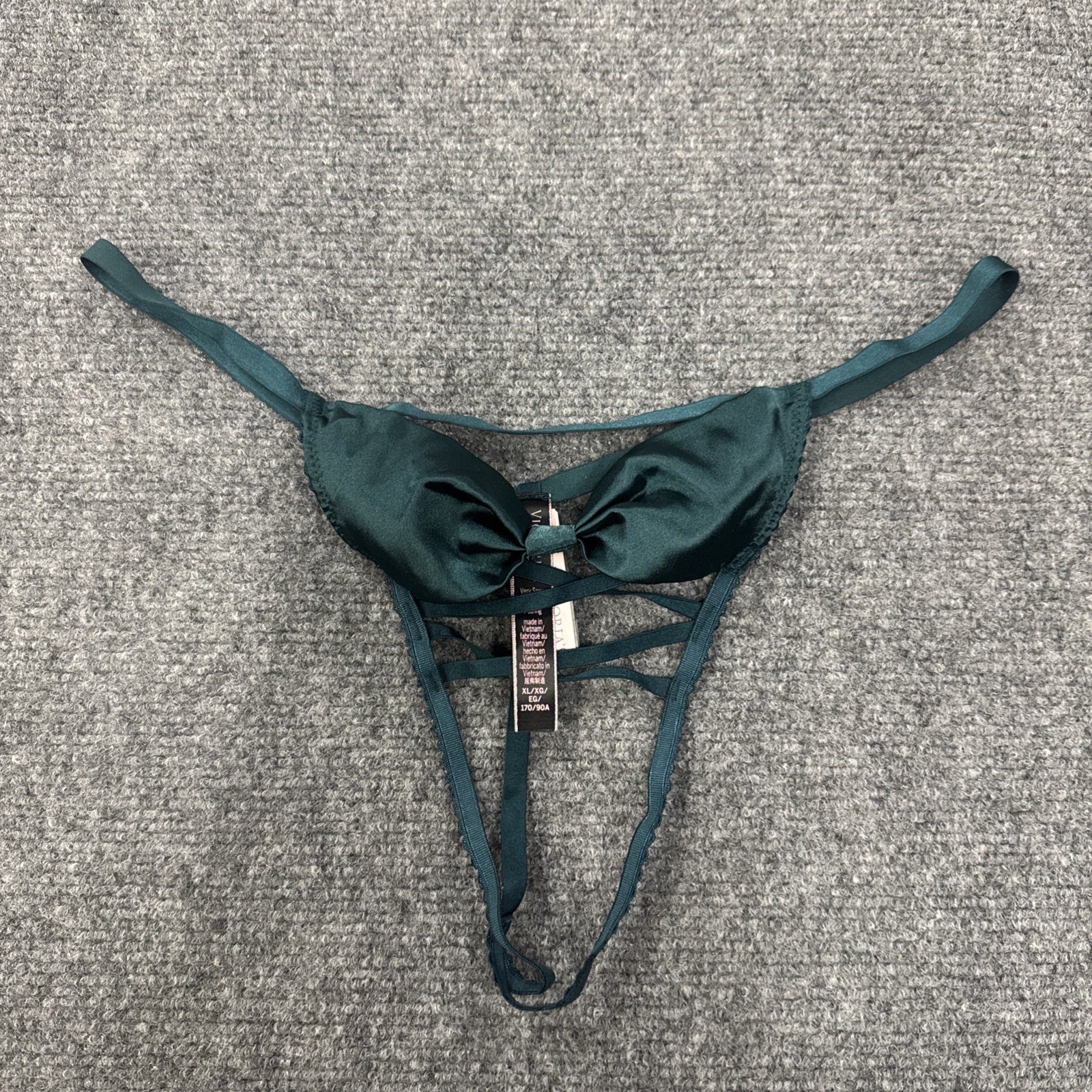 NWT VICTORIA’S SECRET GREEN SATIN SMOOTH LACE 2 PACK