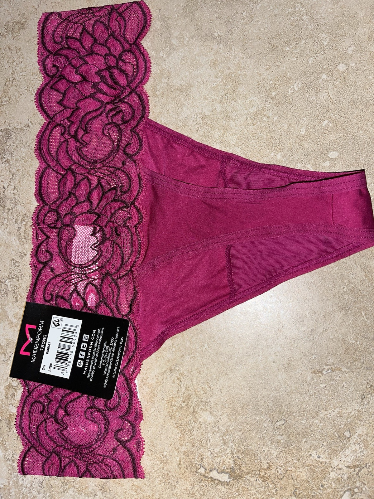 NWT Maidenform Sexy Must Haves Luxurious Lace thong panty Small/5 DMESLT