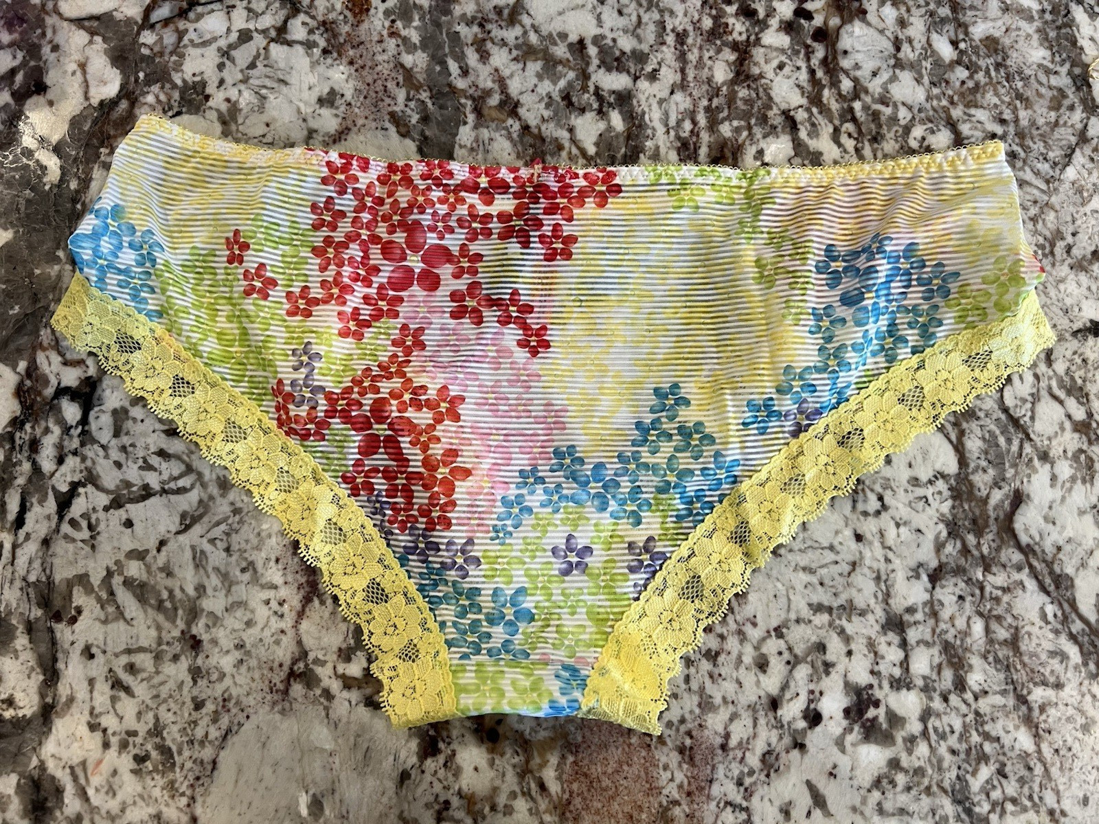 True Vintage VICTORIA’S SECRET Sexy Little Things Lace Hiphugger RARE Panty L