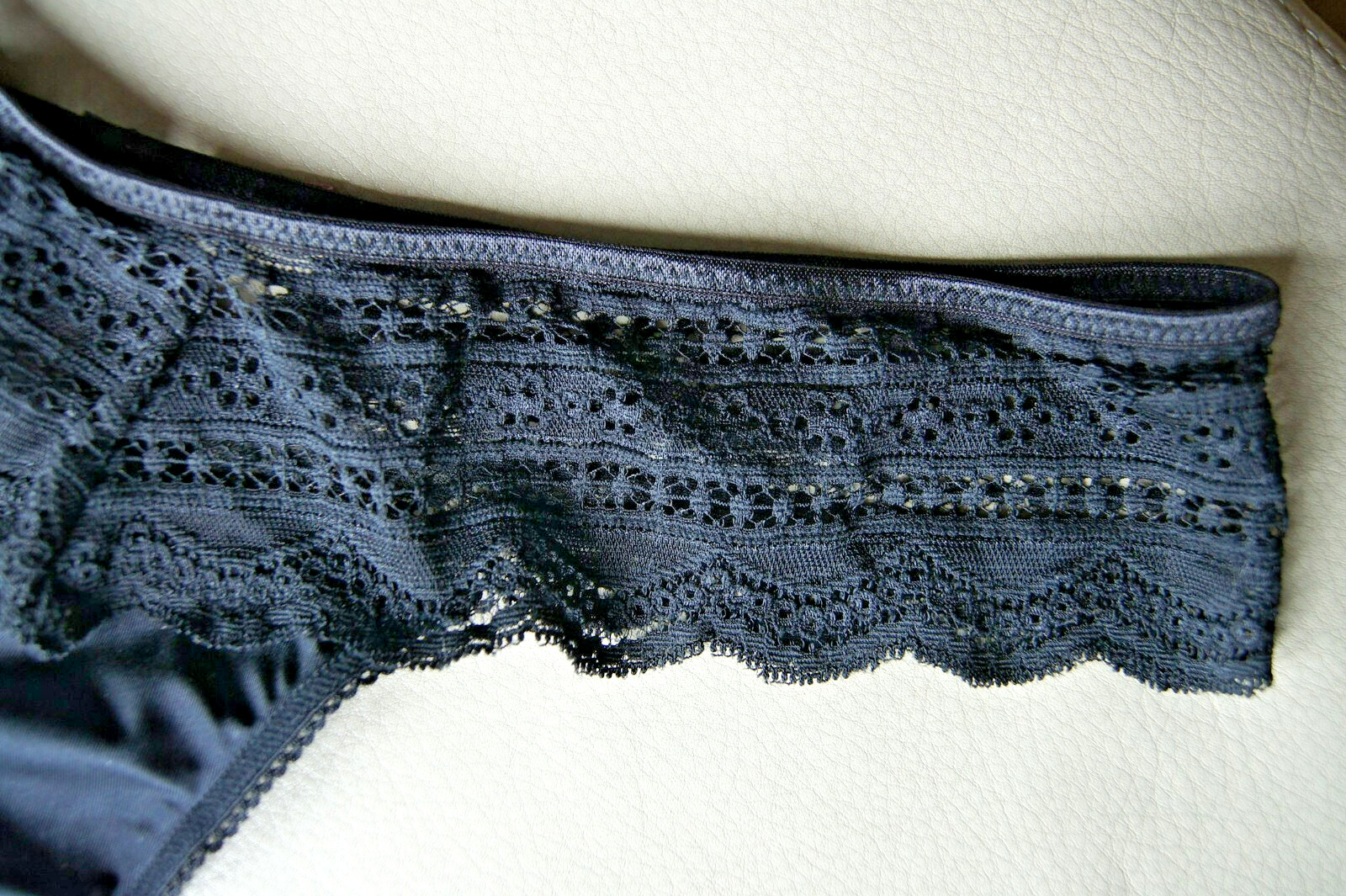 Atlantis DELIGHT Black/Pink Lace Hipster Thong Silky Touch 3719