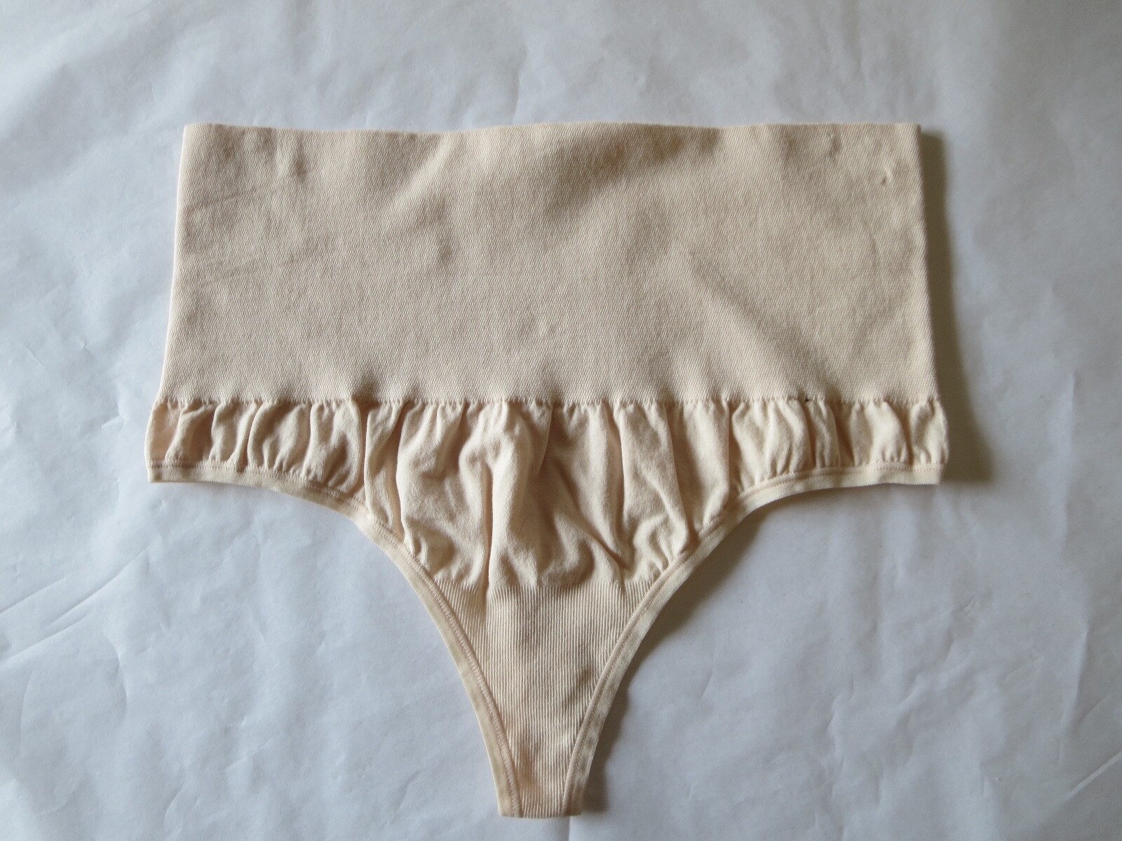 YUMMIE SEAMLESLY SHAPED THONG, FRAPPE/NATURAL, MEDIUM / LARGE, NWOT