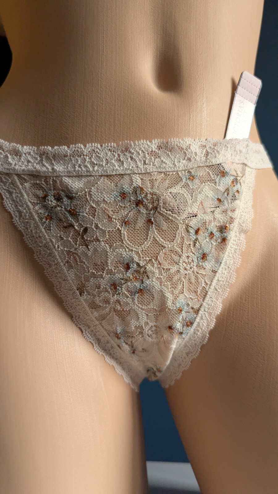 NWT Vintage Victoria’s Secret Sz M V String Thong Panties Floral Lace 2021 NEW