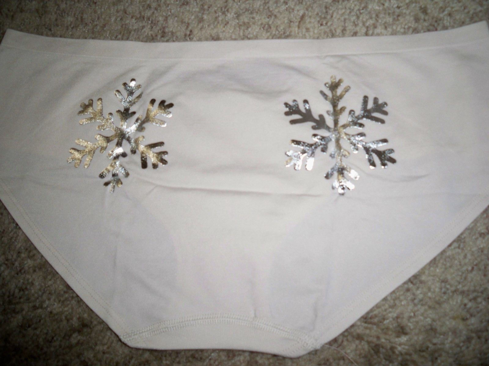 VICTORIAS SECRET HOLIDAY HIPSTER SNOWFLAKE NUDE IVORY LARGE