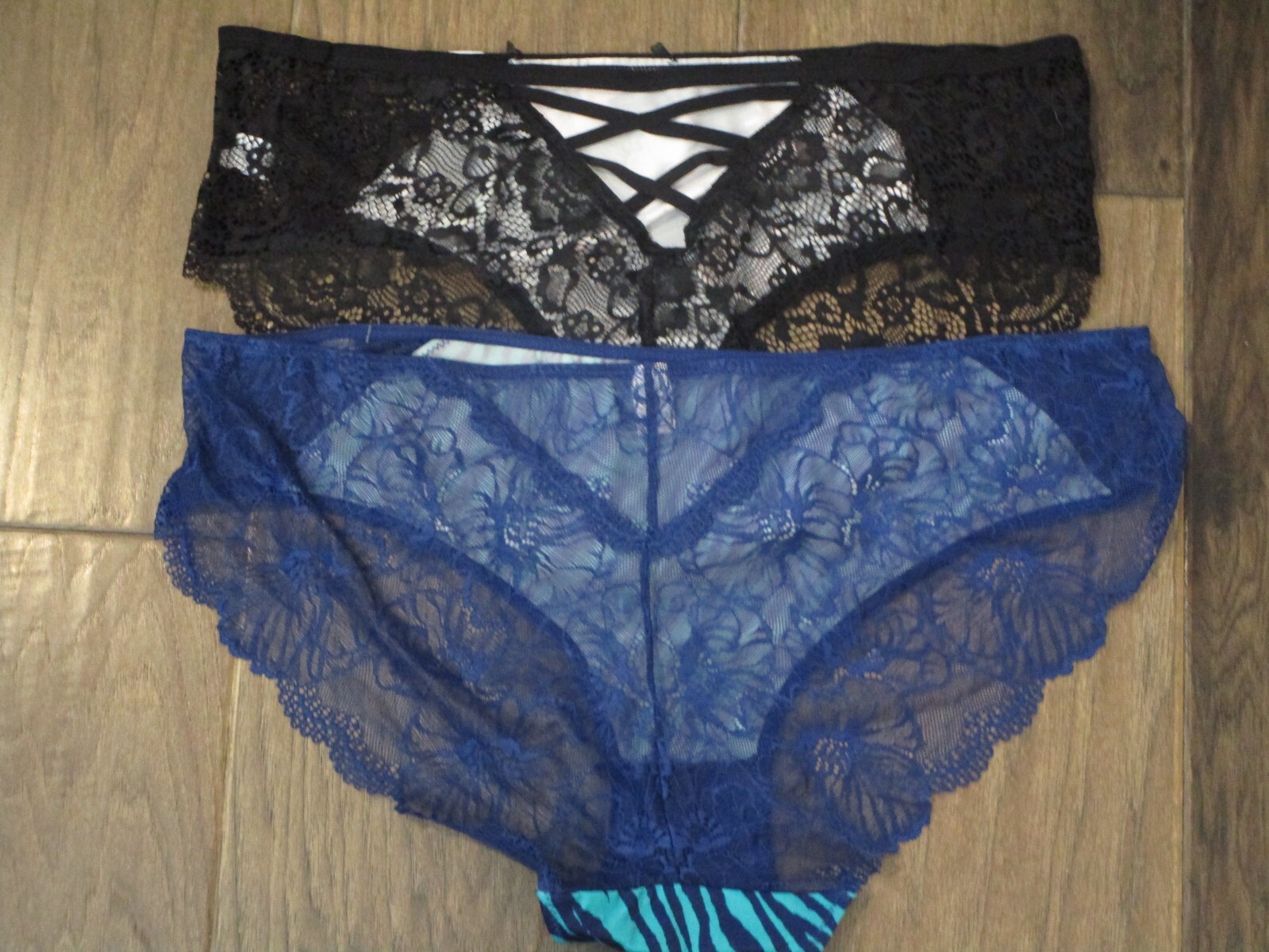 ASHLEY STEWART 2-PACK LACE BACK PANTIES IN BLUE ANIMAL/BLACK FLORAL SIZE 22/24